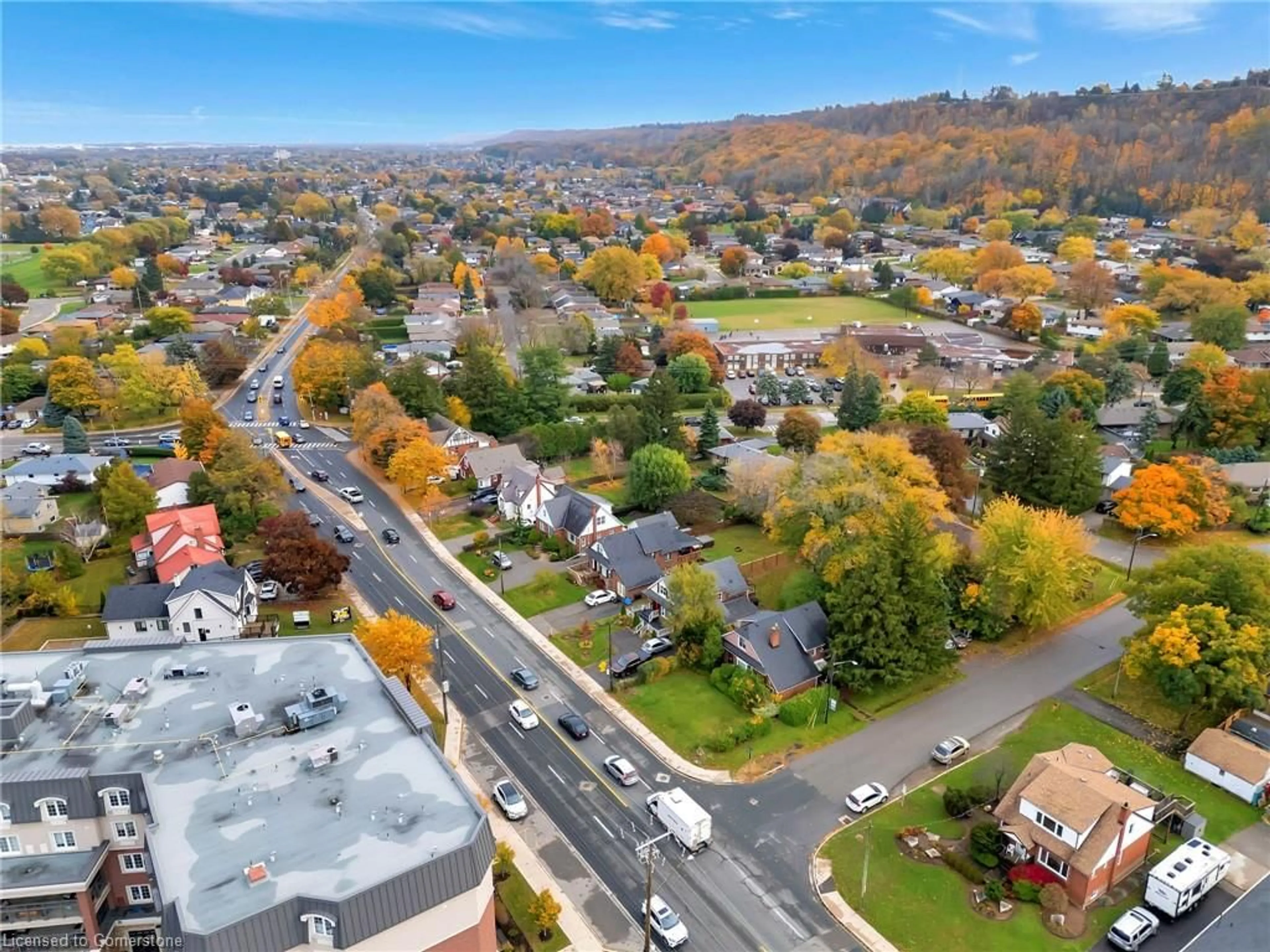 A pic from outside/outdoor area/front of a property/back of a property/a pic from drone, street for 121 King St, Stoney Creek Ontario L8G 1L2