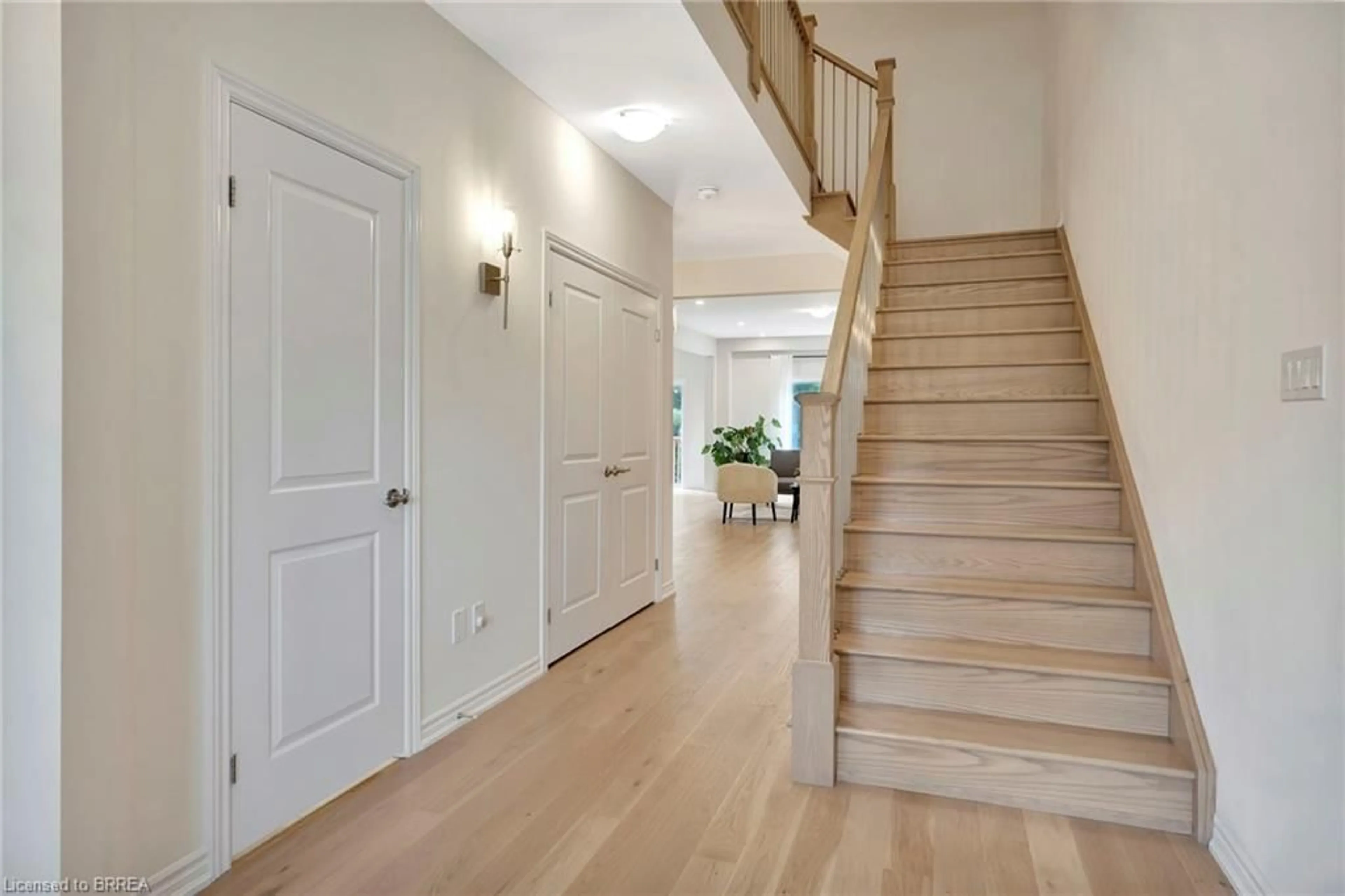 Indoor foyer for 61 Stauffer Rd, Brantford Ontario N3V 0B4