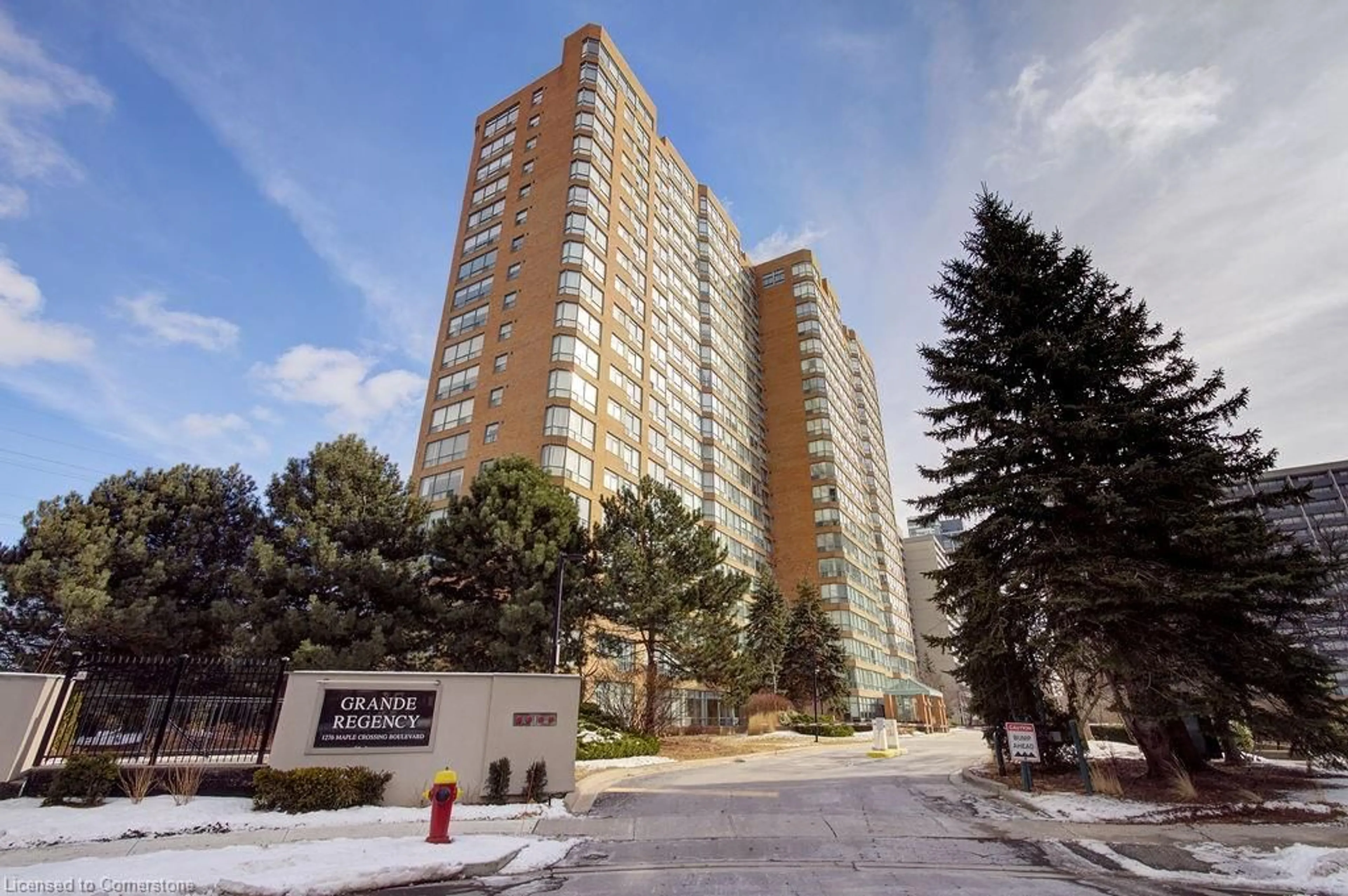 Indoor foyer for 1276 Maple Crossing Blvd #607, Burlington Ontario L7S 2J9