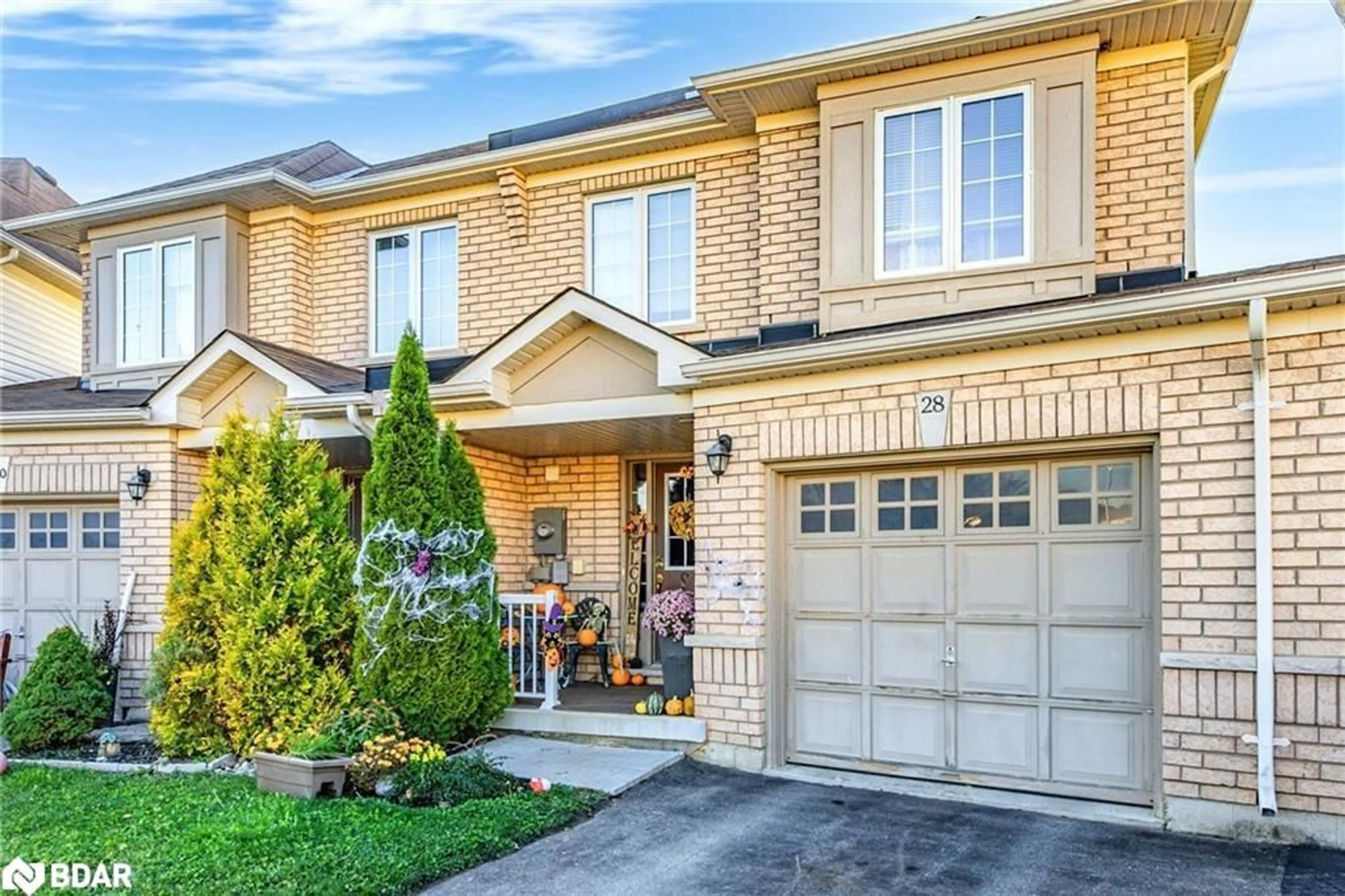 Home with brick exterior material, street for 28 Lancaster Crt, Barrie Ontario L4M 0G1