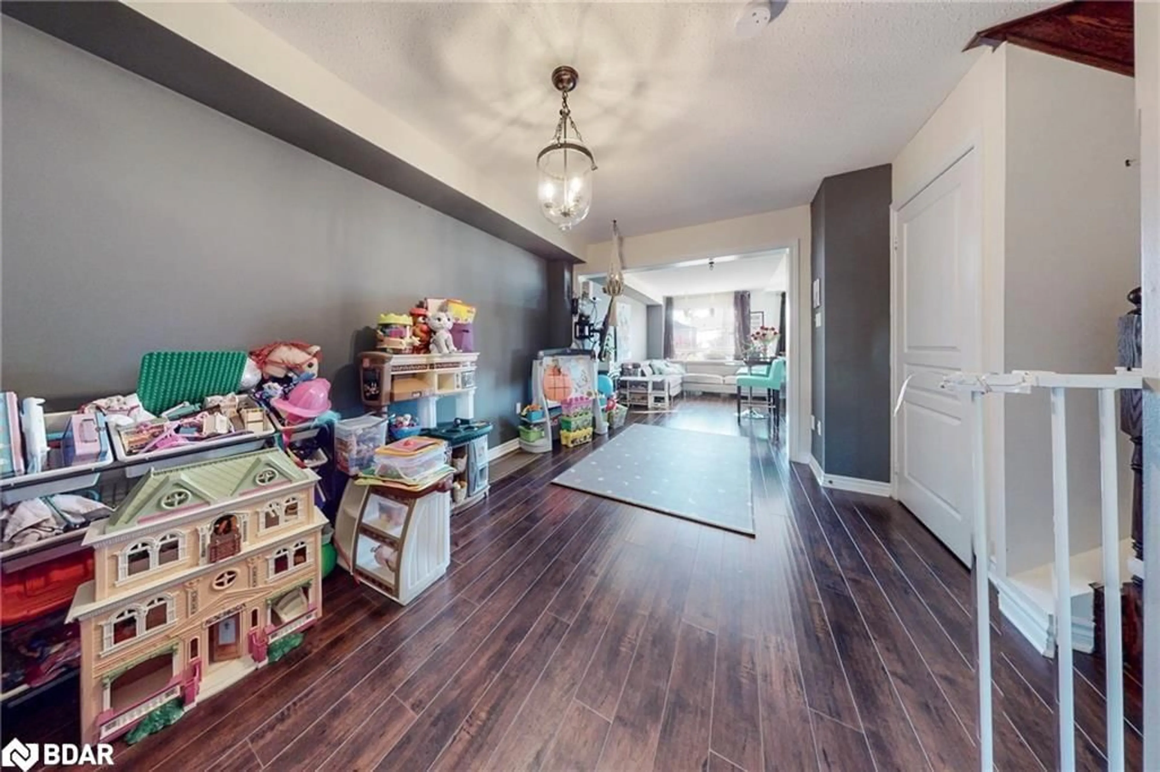 Unknown for 28 Lancaster Crt, Barrie Ontario L4M 0G1