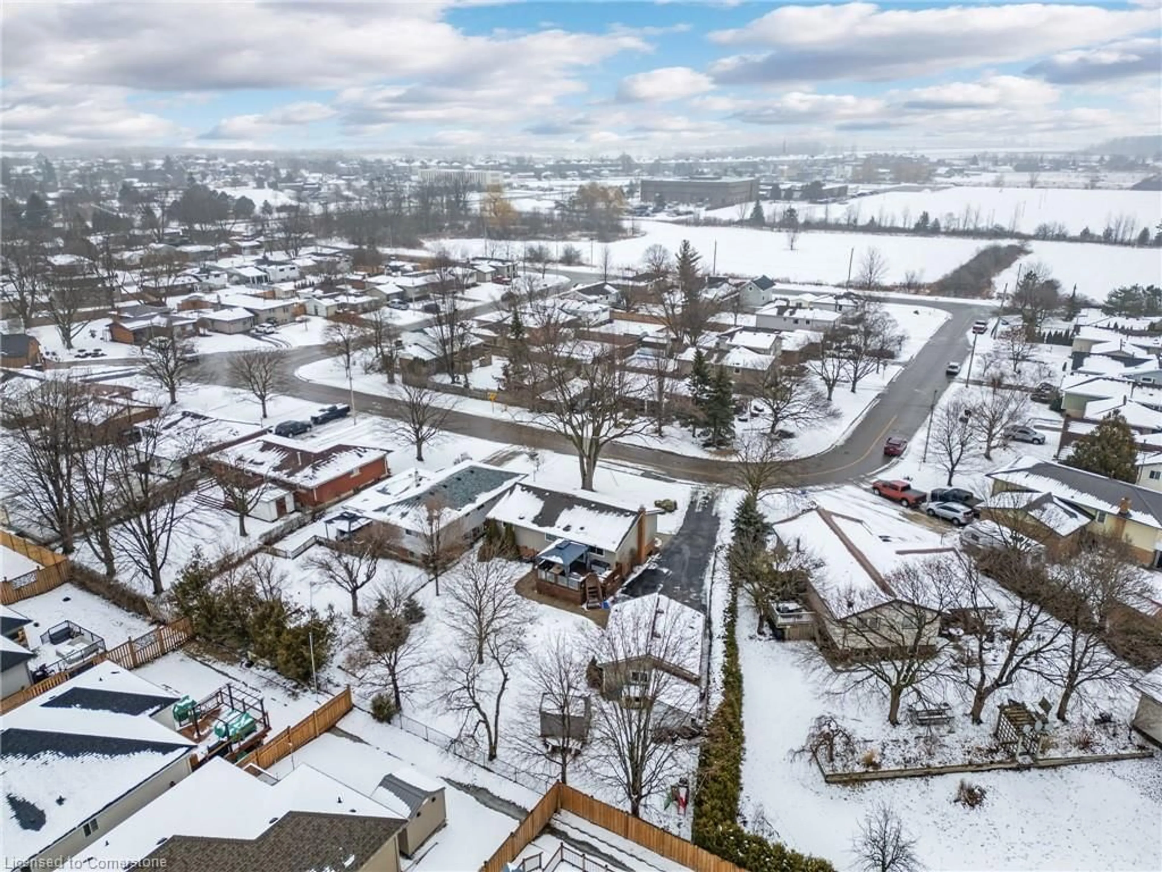 A pic from outside/outdoor area/front of a property/back of a property/a pic from drone, street for 26 Wardell Cres, Hagersville Ontario N0A 1H0