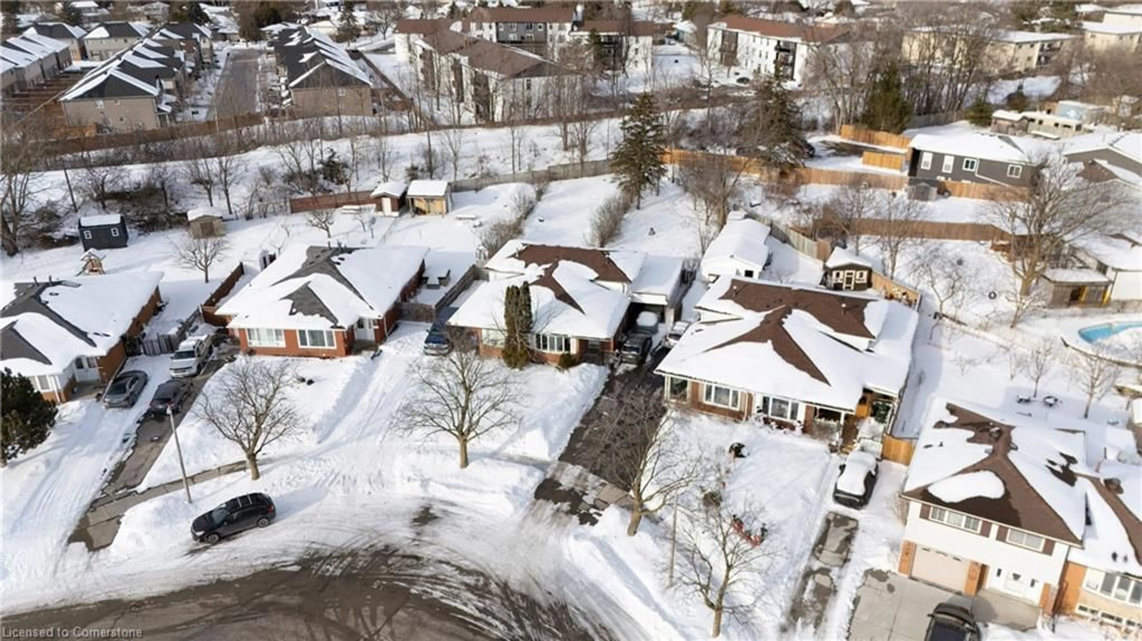 A pic from outside/outdoor area/front of a property/back of a property/a pic from drone, street for 76 Markwood Dr, Kitchener Ontario N2M 2H6