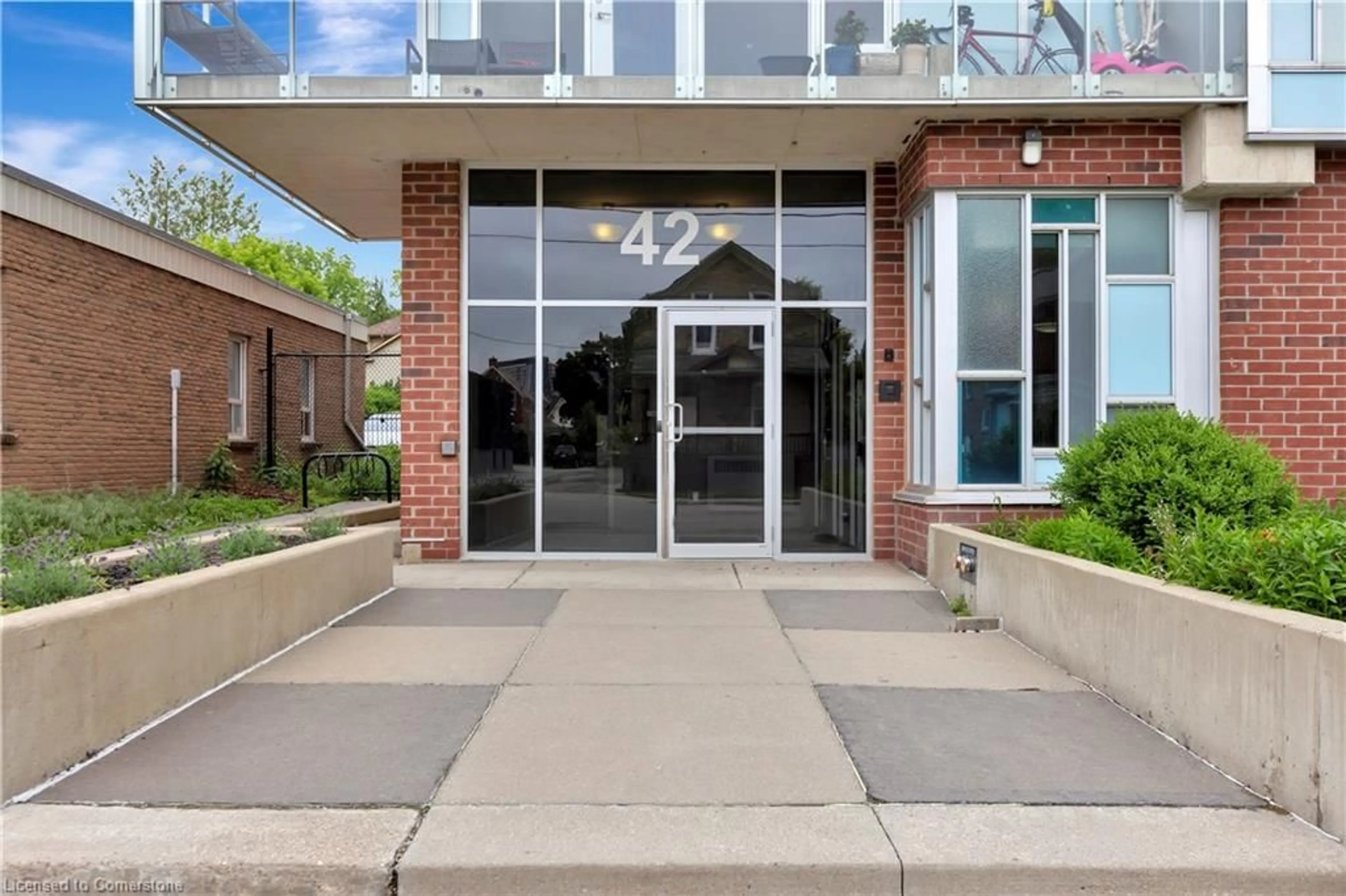 Indoor foyer for 42 Bridgeport Rd #307, Waterloo Ontario N2J 0B3