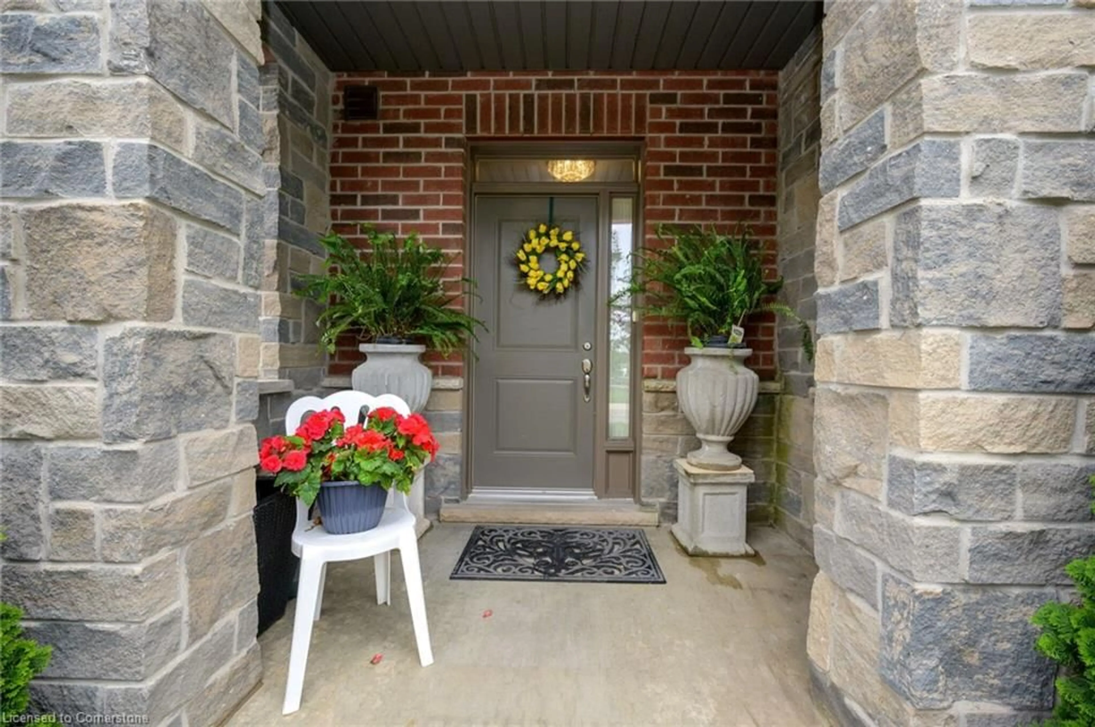 Indoor entryway for 93 Southshore Cres, Stoney Creek Ontario L8E 0J3