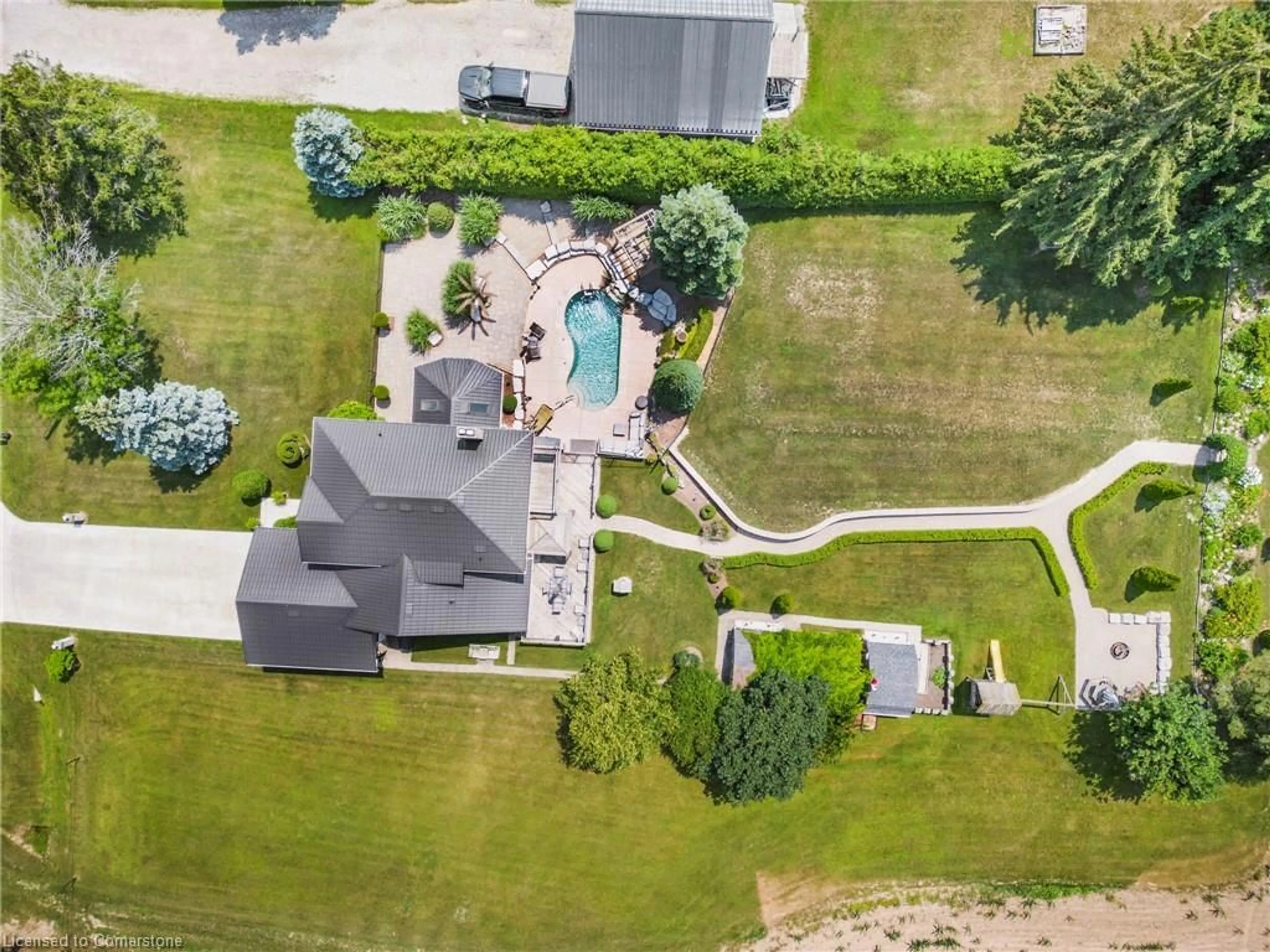 A pic from outside/outdoor area/front of a property/back of a property/a pic from drone, unknown for 2308 Walker Rd, New Hamburg Ontario N3A 1N2