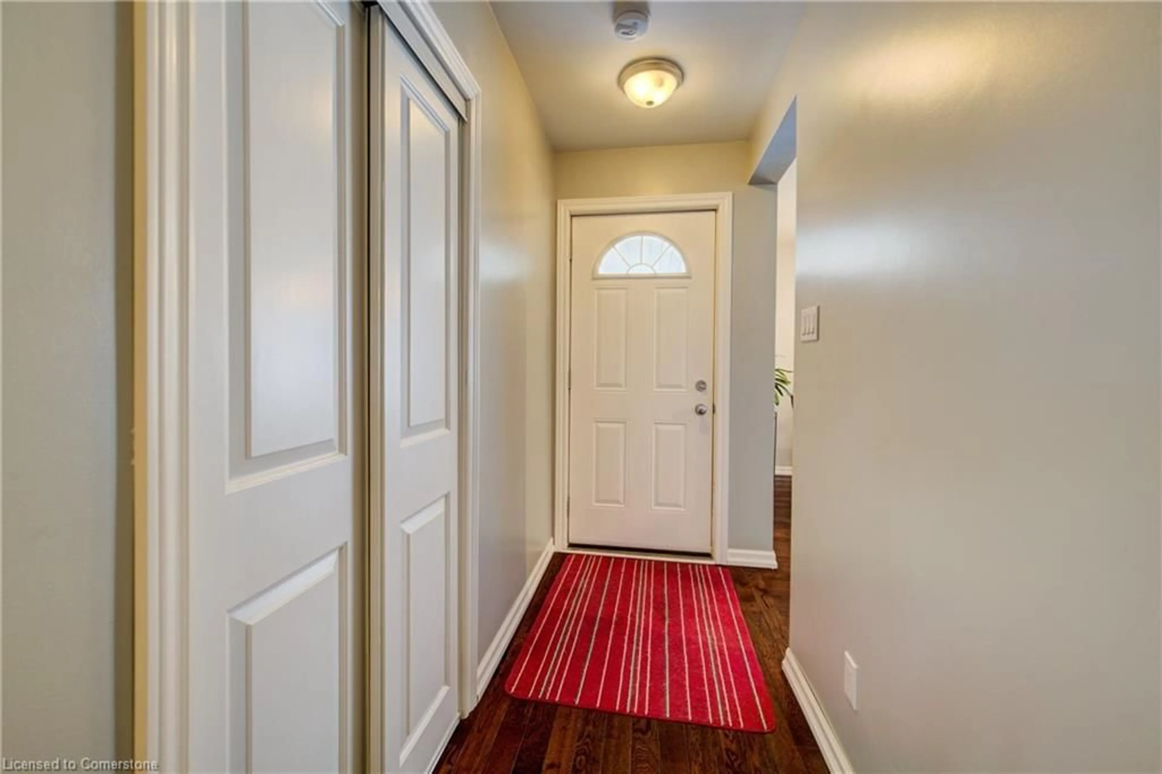 Indoor entryway for 152 Weaver St, Cambridge Ontario N3C 1W4