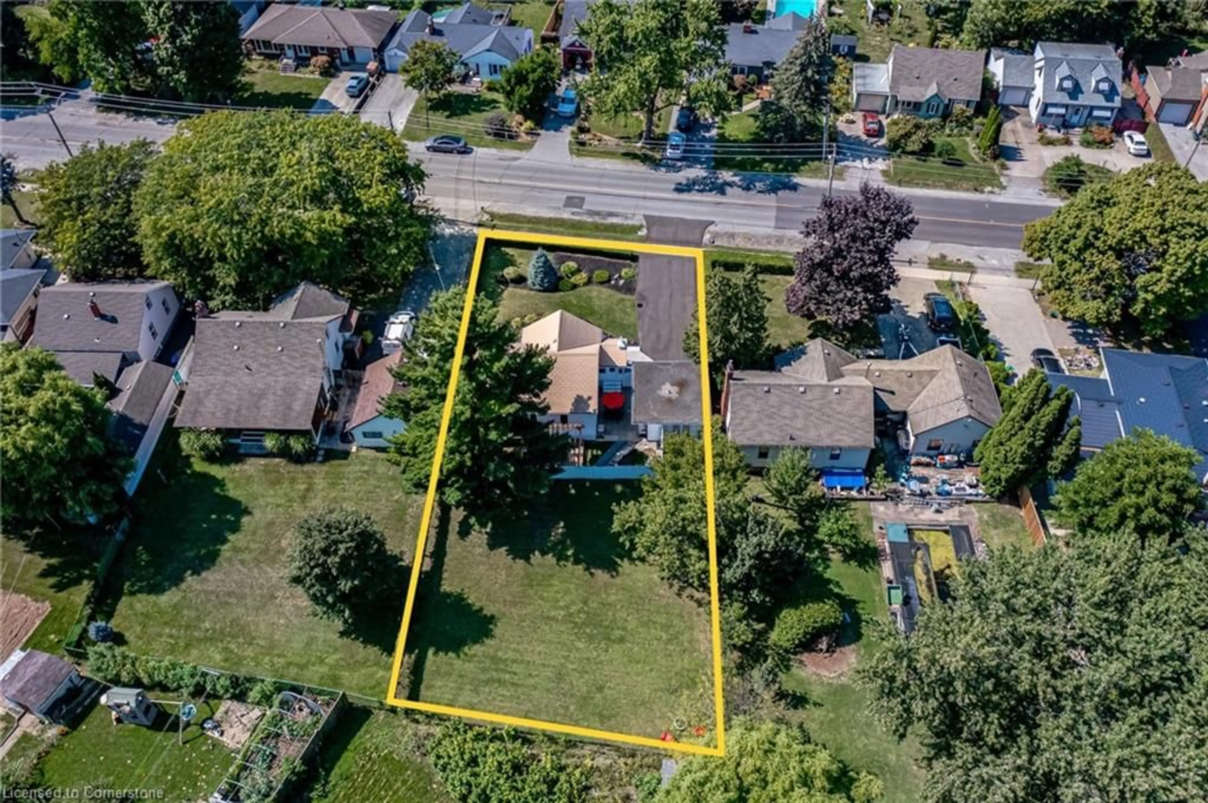 A pic from outside/outdoor area/front of a property/back of a property/a pic from drone, street for 540 Niagara St, St. Catharines Ontario L3M 3P6