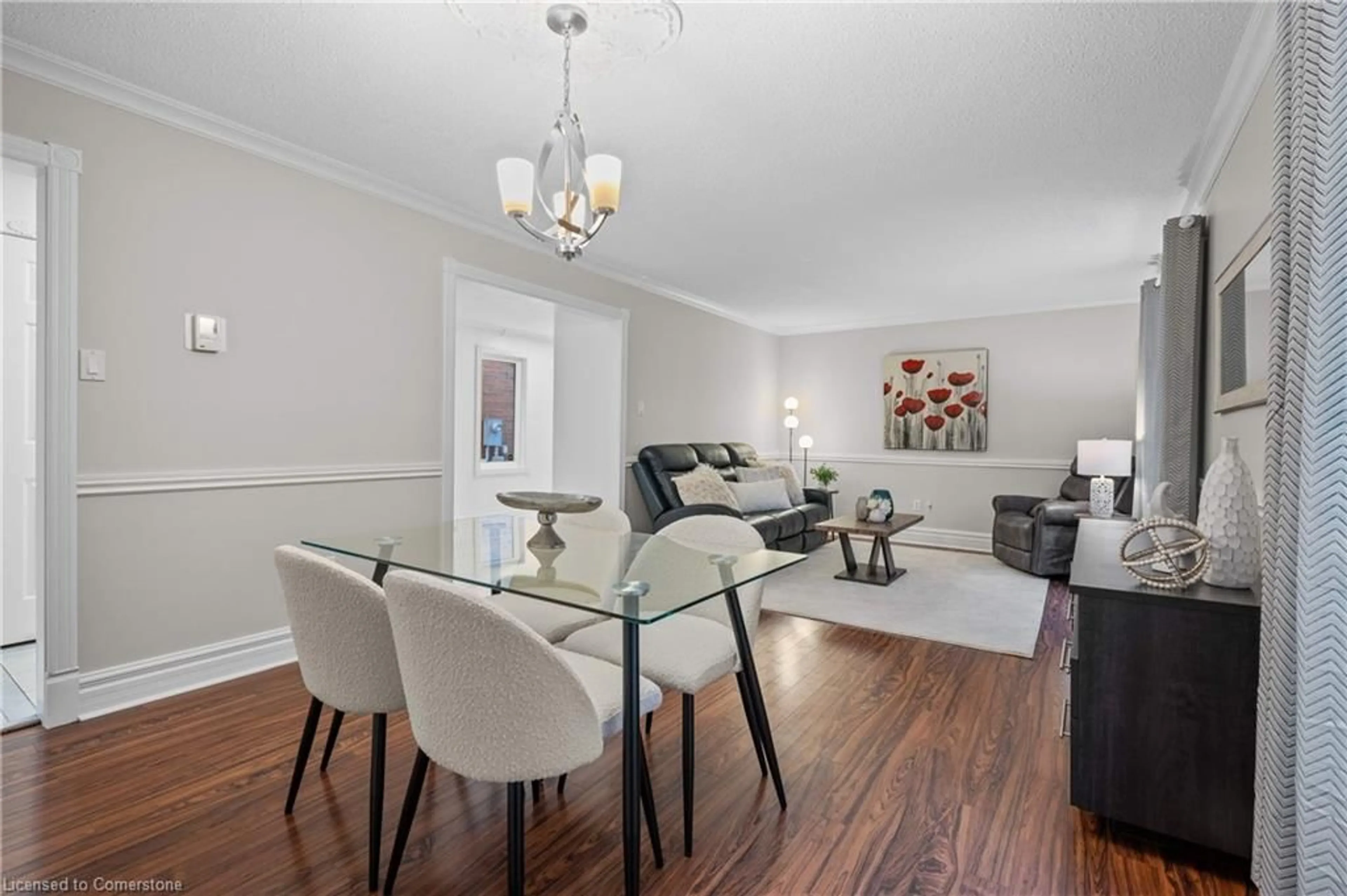 Dining room, wood/laminate floor for 5877 Tayside Cres, Mississauga Ontario L5M 5J8