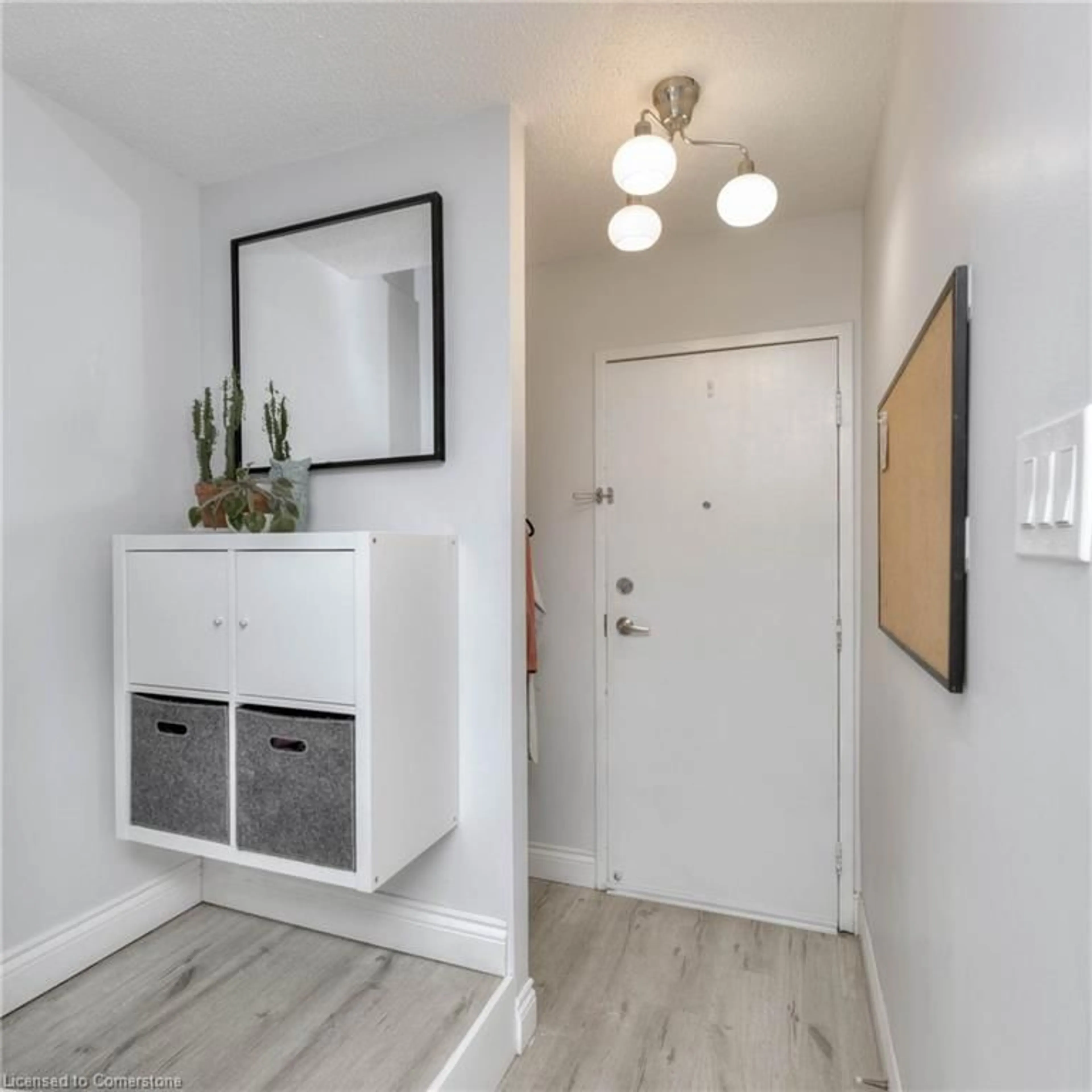 Indoor entryway for 675 Westmount Rd #17, Kitchener Ontario N2E 2J3