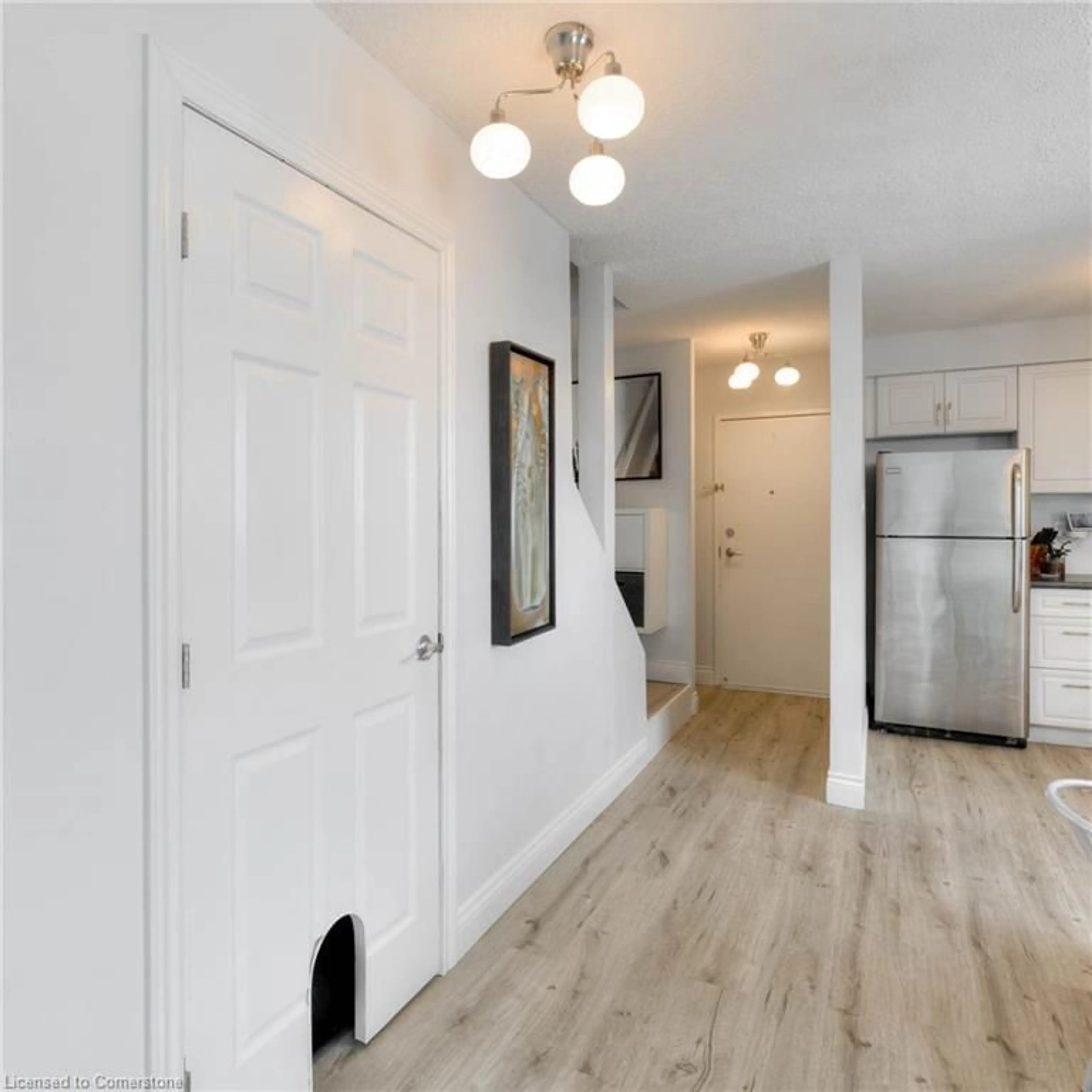 Indoor entryway for 675 Westmount Rd #17, Kitchener Ontario N2E 2J3