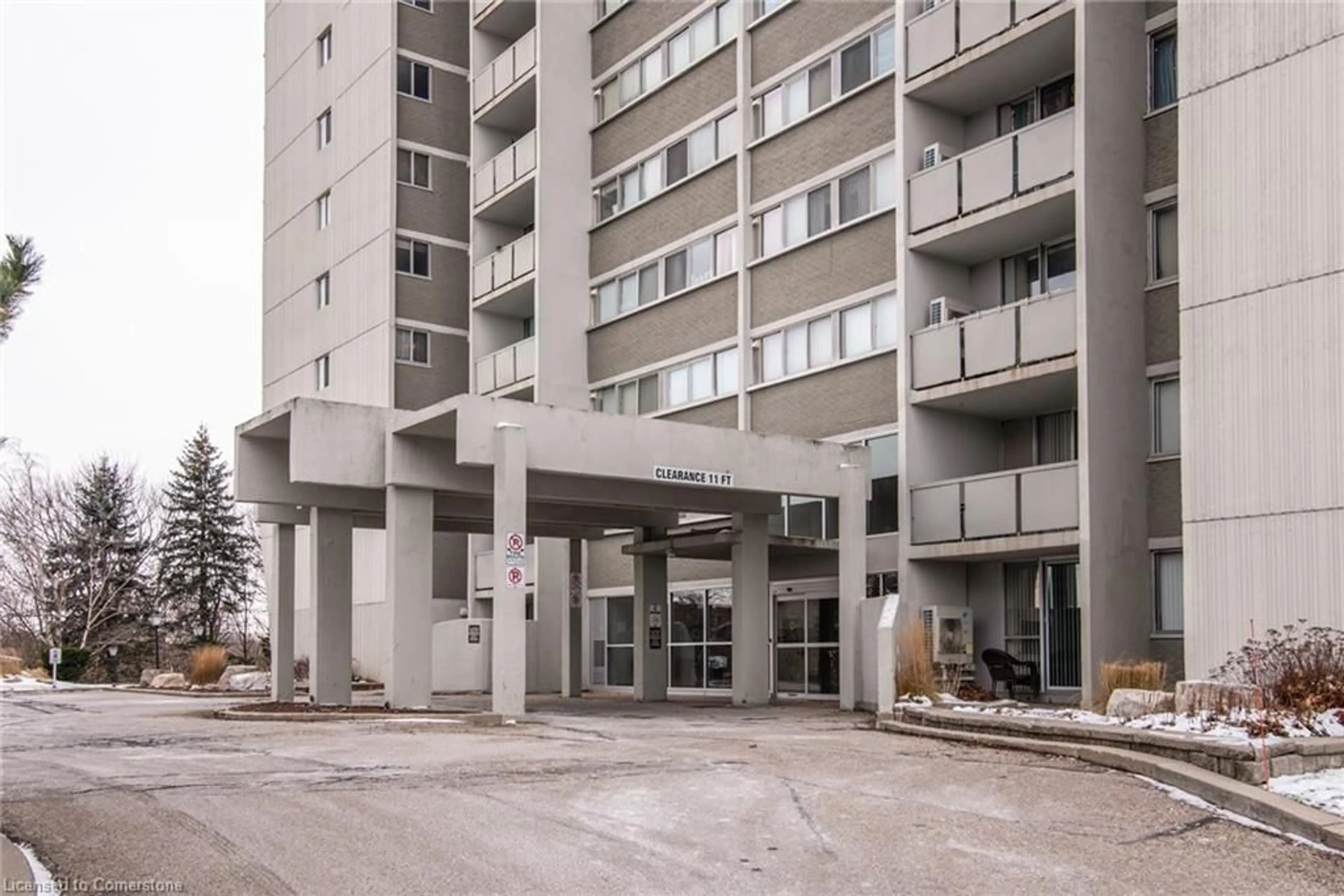 Indoor foyer for 375 King St #1706, Waterloo Ontario N2J 4L6