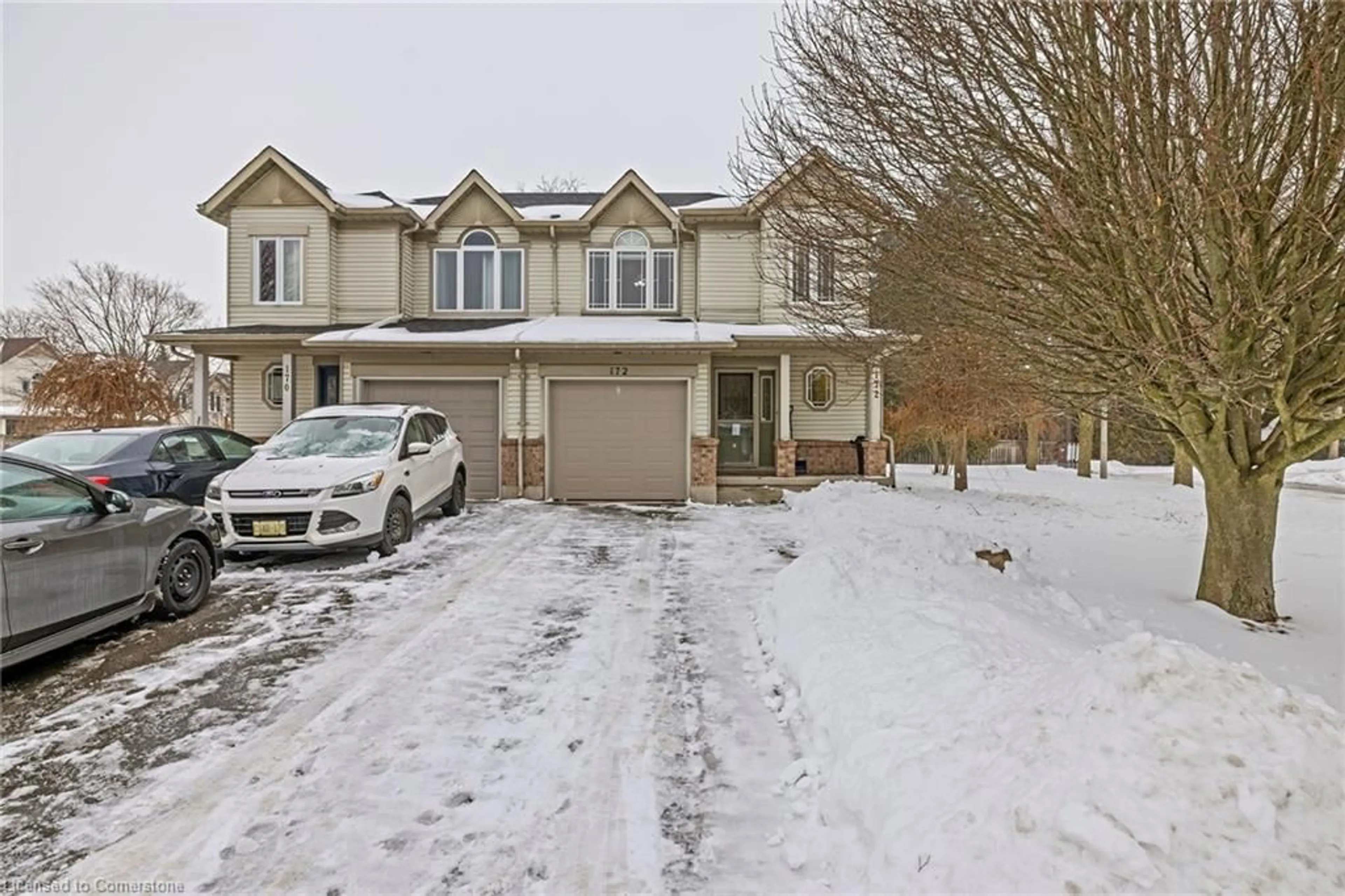 A pic from outside/outdoor area/front of a property/back of a property/a pic from drone, street for 172 Shadow Wood Crt, Waterloo Ontario N2K 3W4