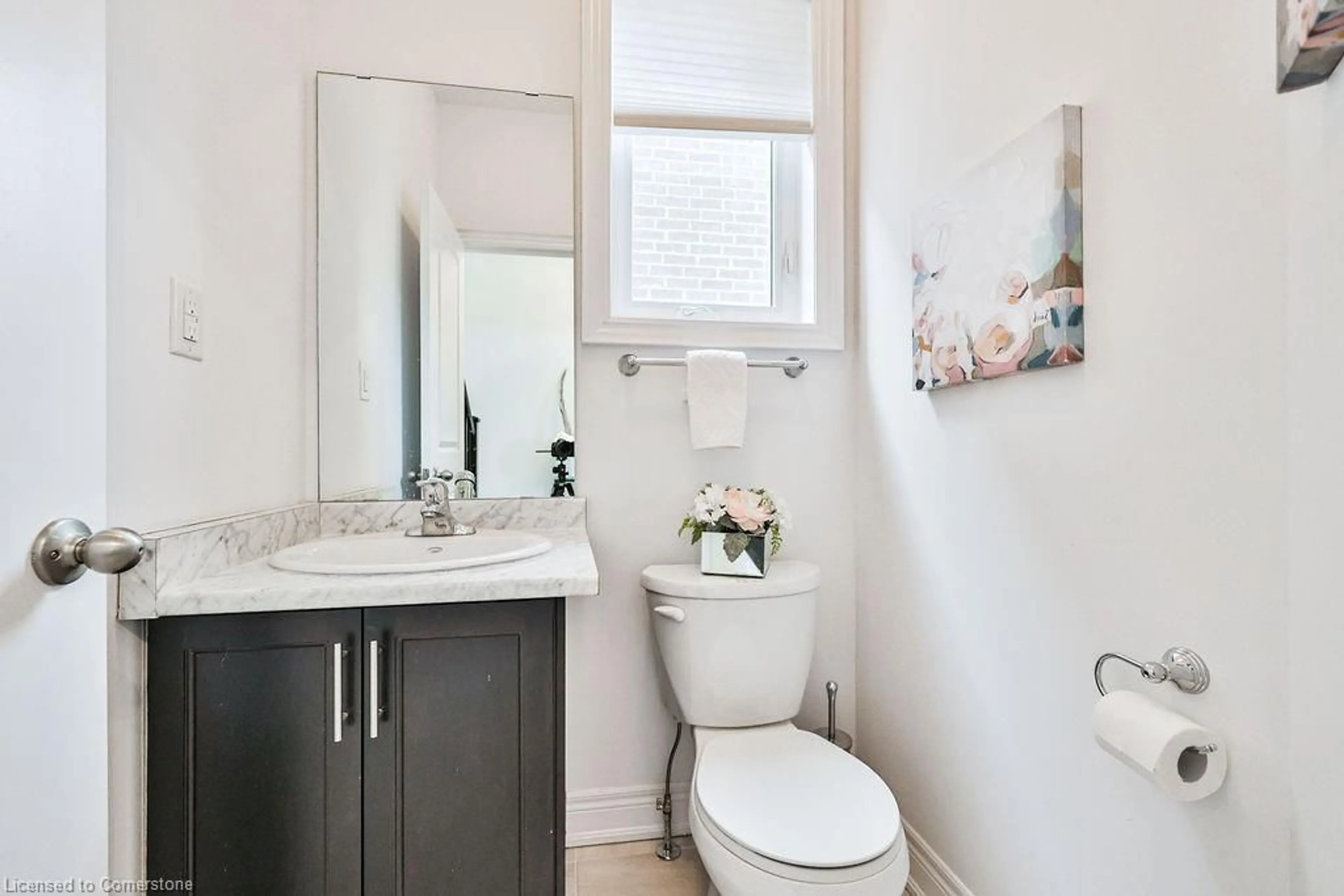 Standard bathroom, ceramic/tile floor for 8 Morrison Dr, Ancaster Ontario L9K 0H7