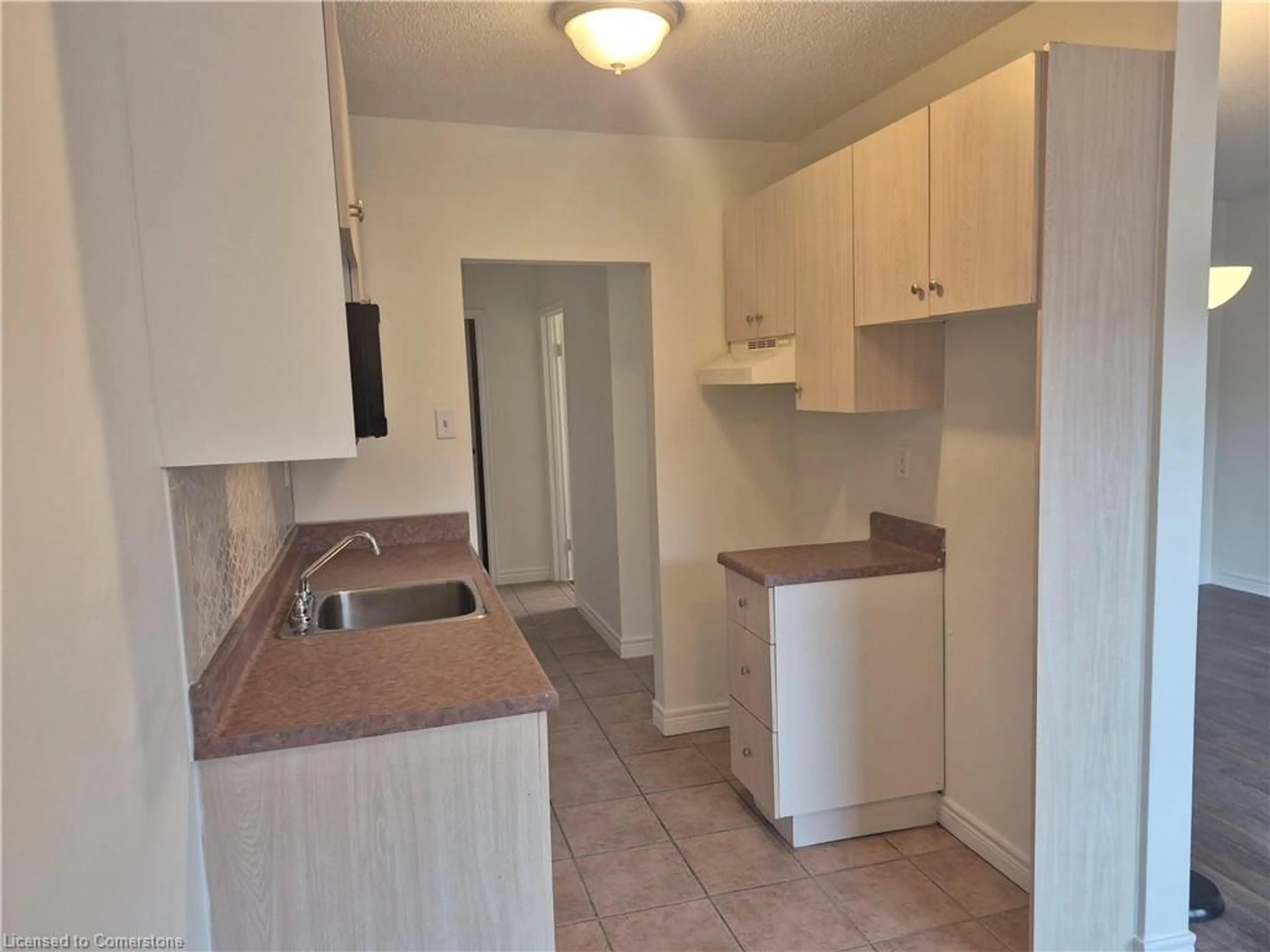 Standard kitchen, unknown for 81 Charlton Ave #404, Hamilton Ontario L8N 1Y7