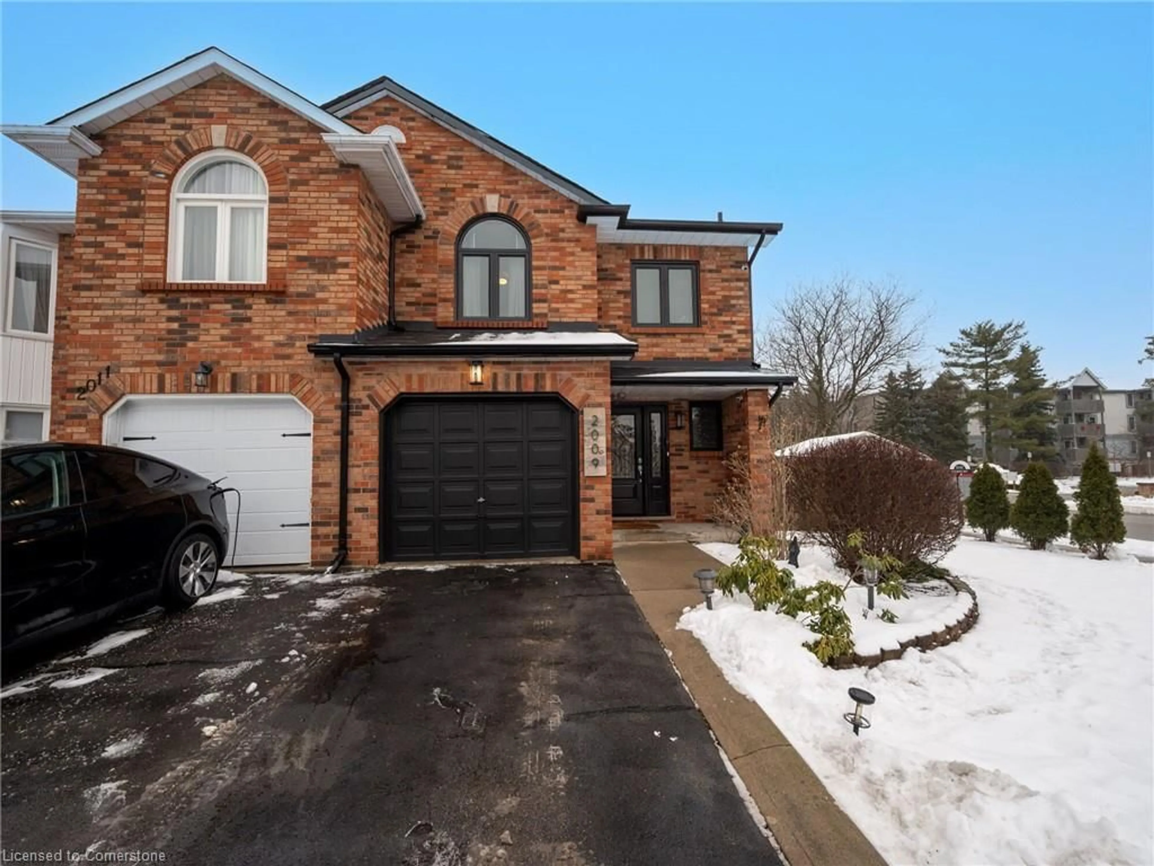 Home with brick exterior material, street for 2009 Chrisdon Rd, Burlington Ontario L7M 3W8