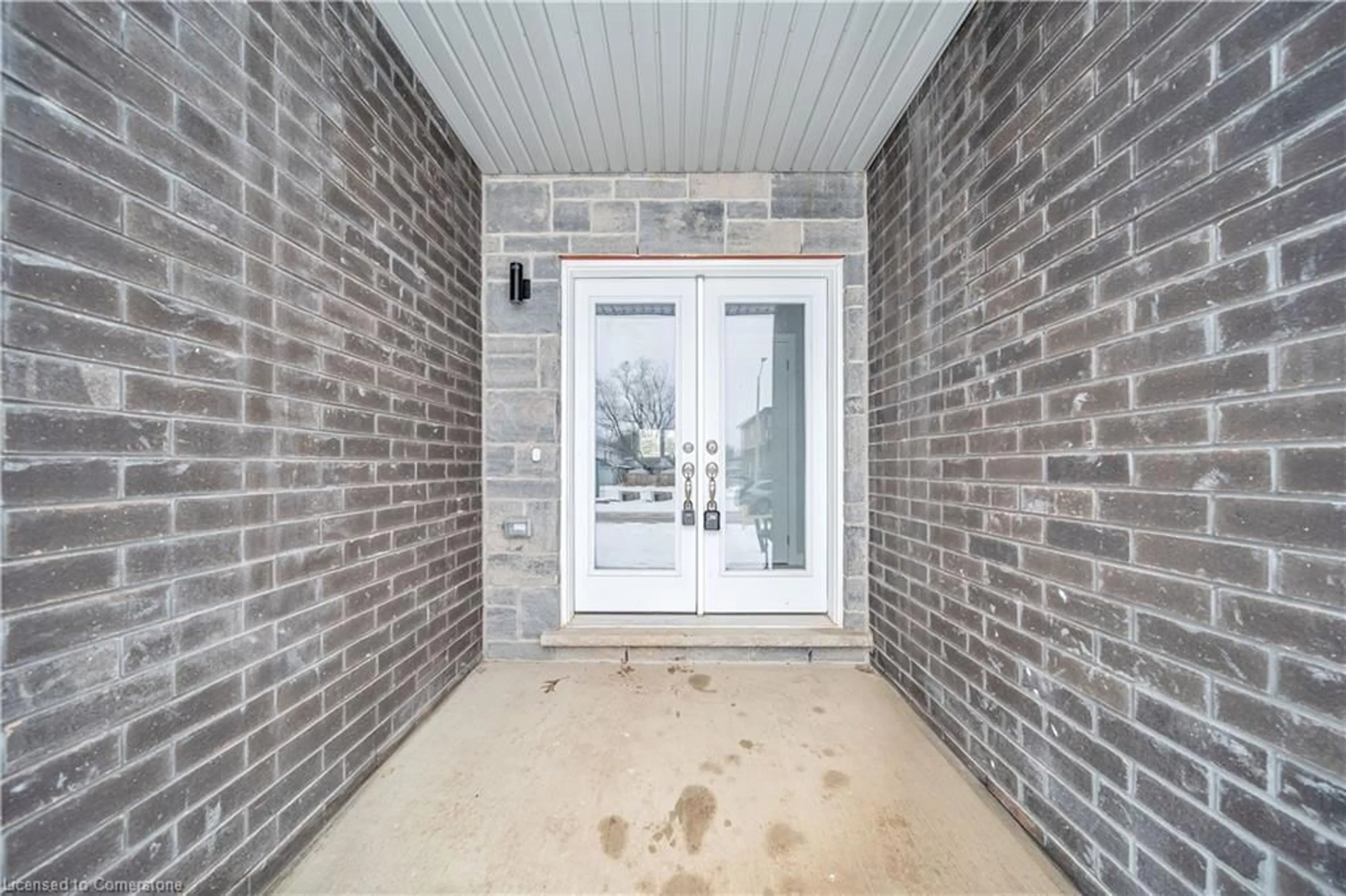 Indoor entryway for 355 Gordon Avenue Ave, Fort Erie Ontario L0S 1N0