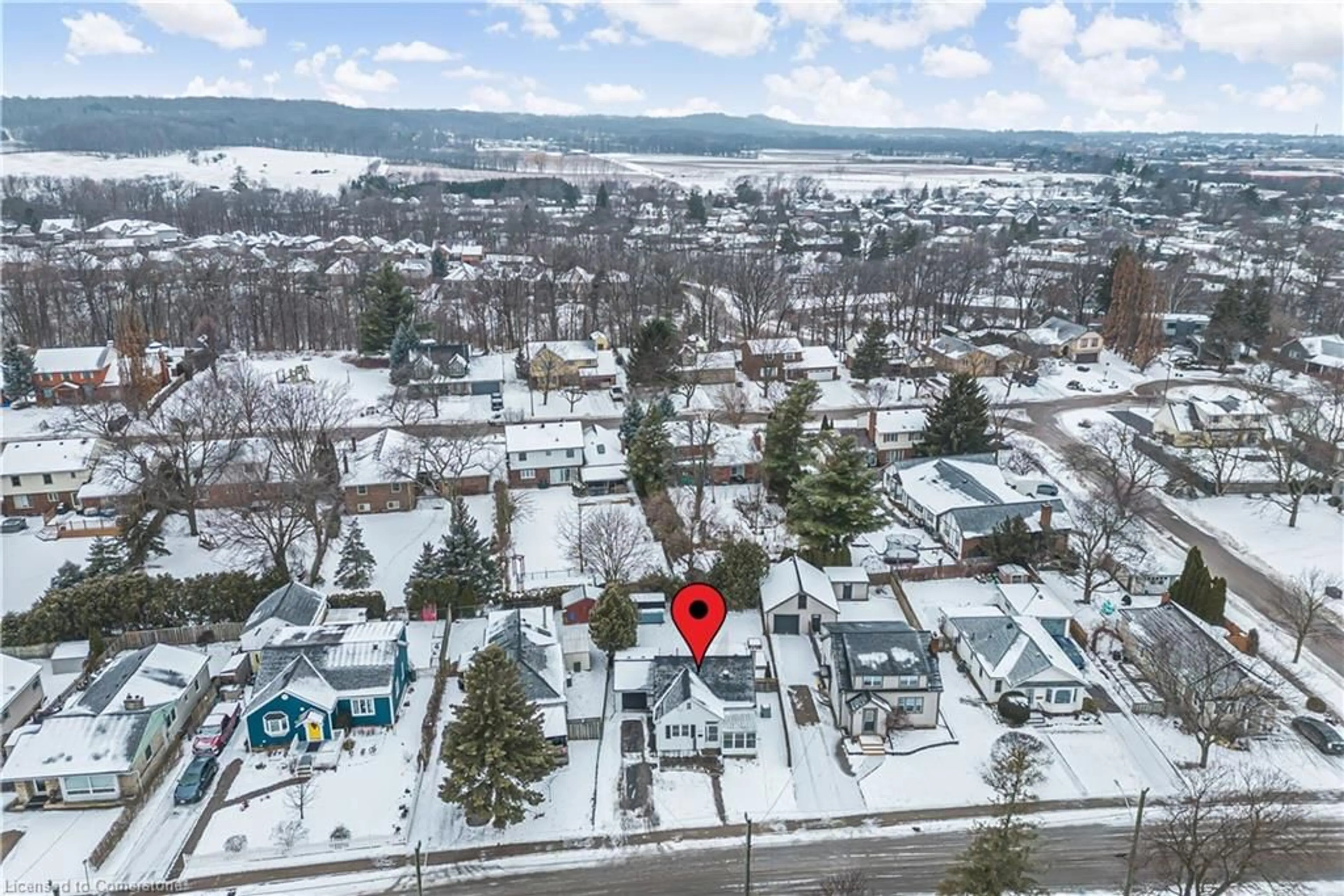 A pic from outside/outdoor area/front of a property/back of a property/a pic from drone, water/lake/river/ocean view for 4264 Crescent Ave, Beamsville Ontario L0R 1B8