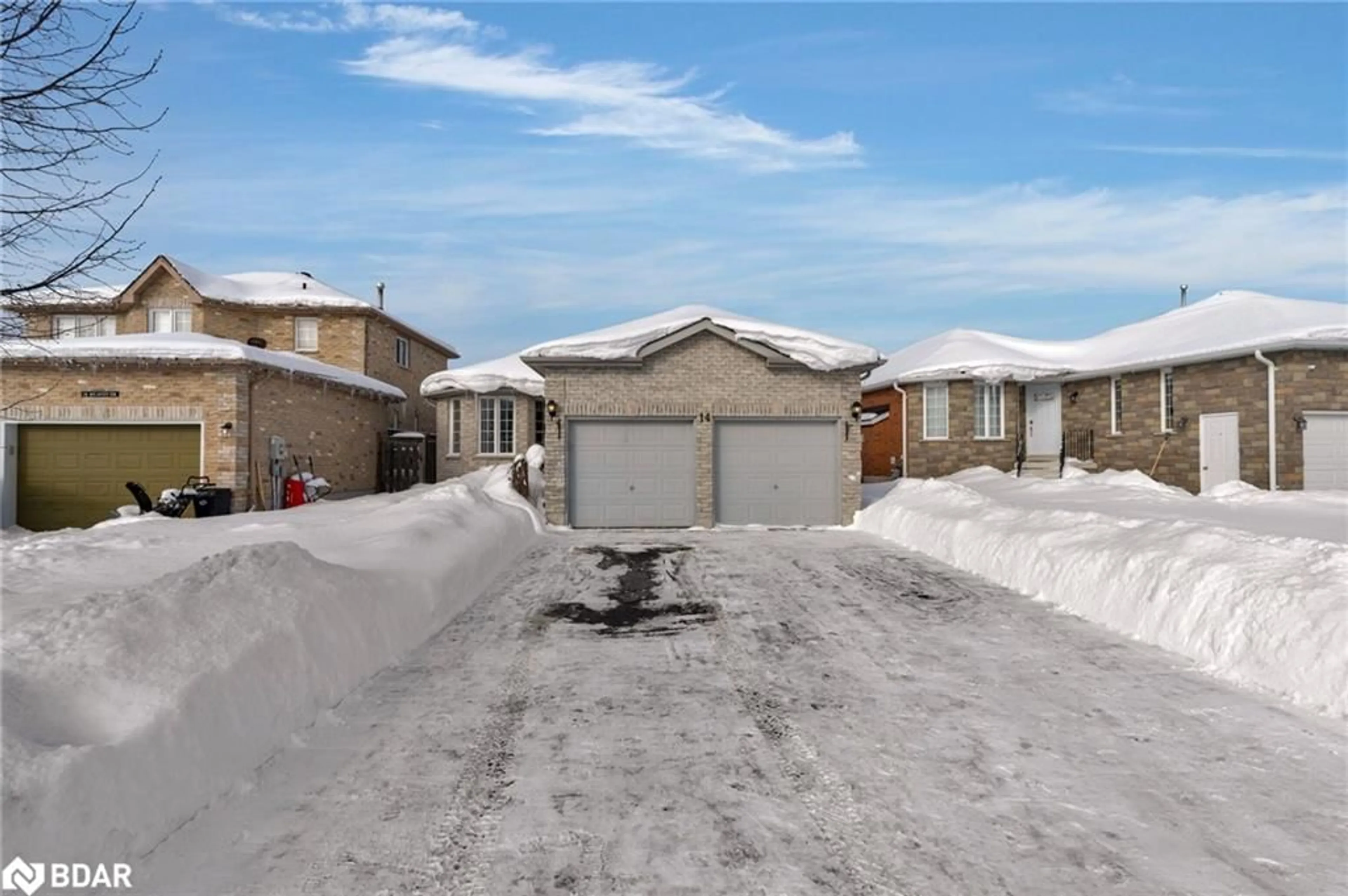 A pic from outside/outdoor area/front of a property/back of a property/a pic from drone, street for 14 Mcavoy Dr, Barrie Ontario L4N 1L9