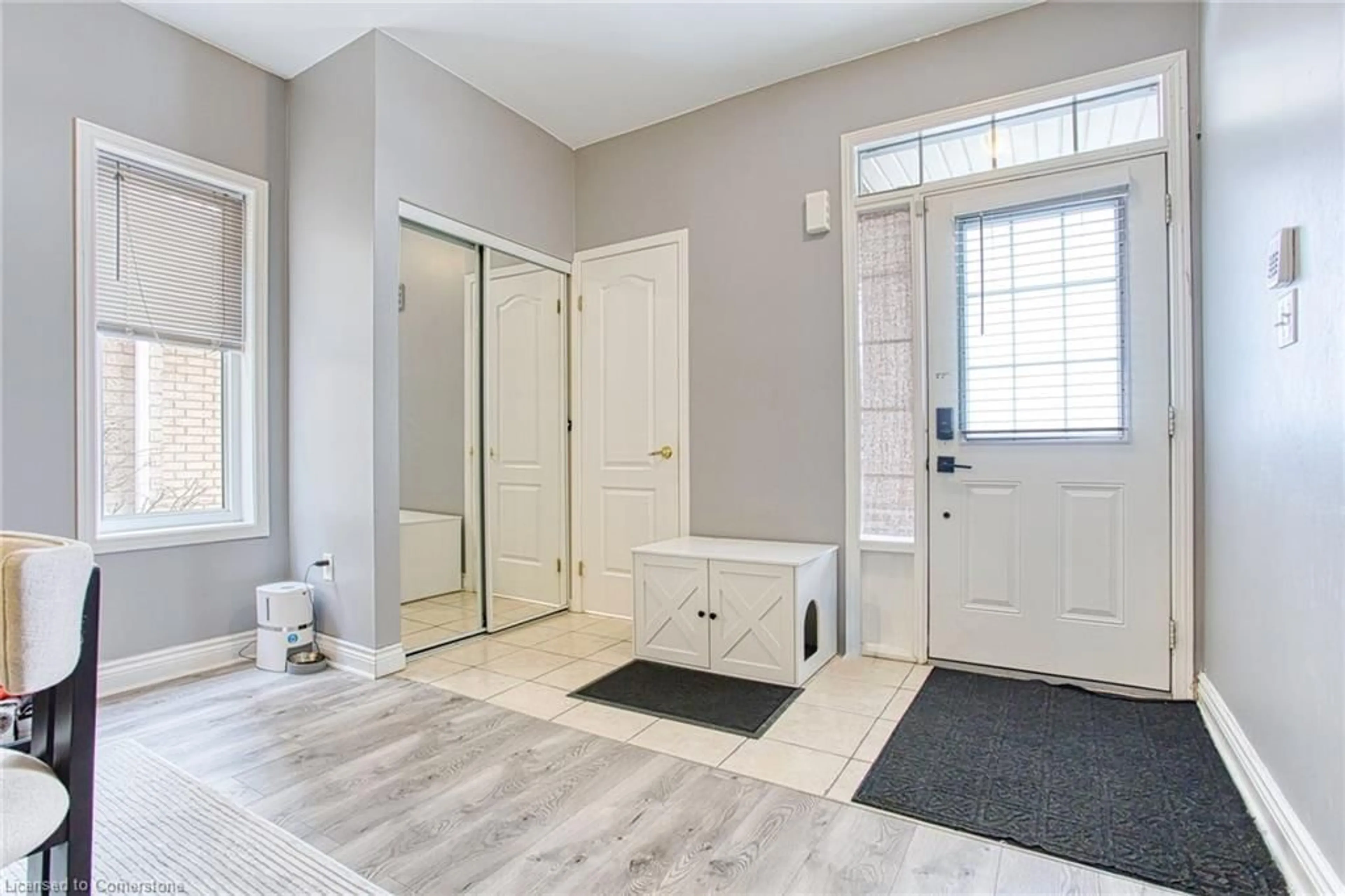 Indoor entryway for 28 Sedgebrook Ave, Stoney Creek Ontario L8E 6E9