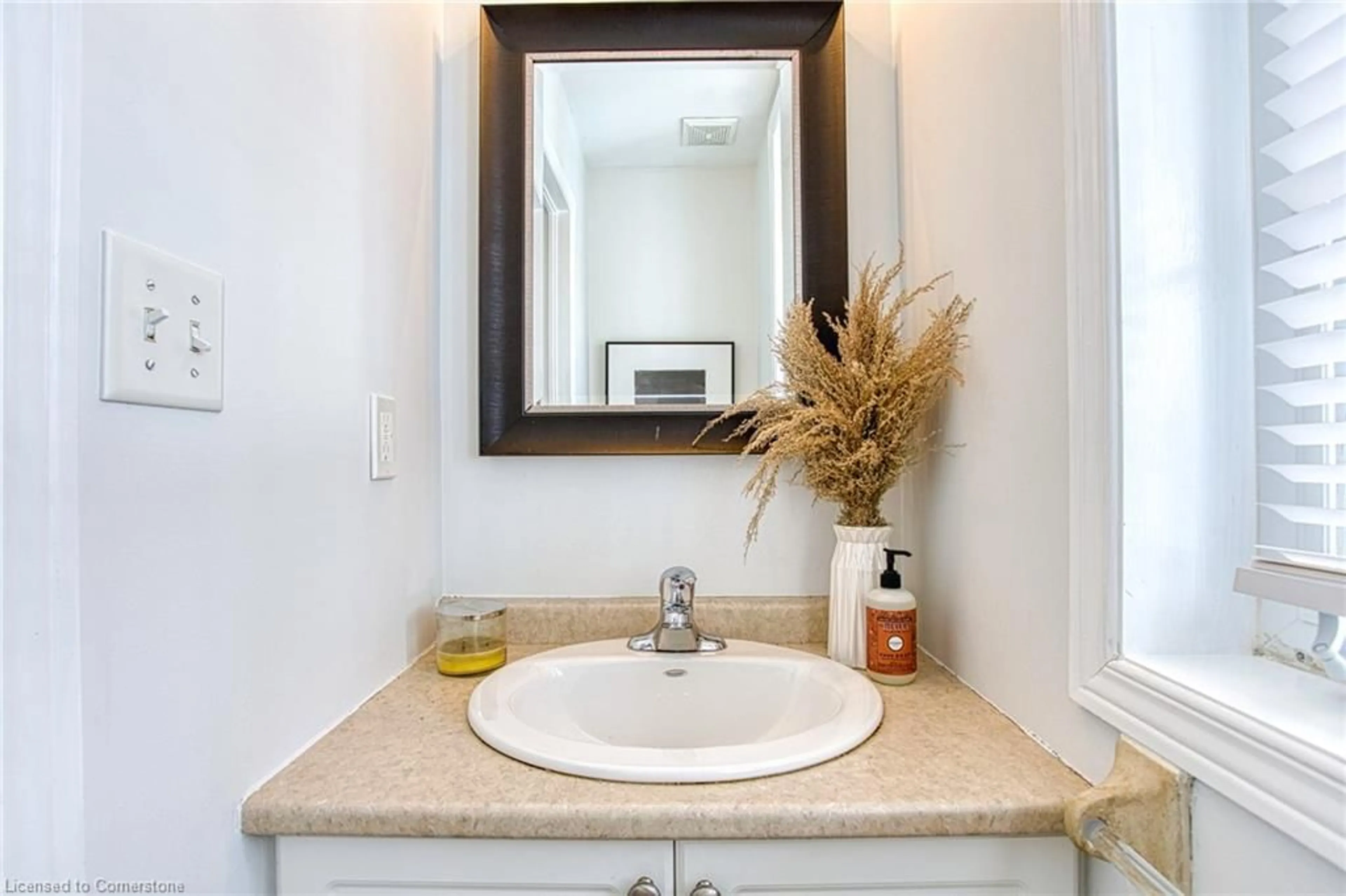 Standard bathroom, ceramic/tile floor for 28 Sedgebrook Ave, Stoney Creek Ontario L8E 6E9