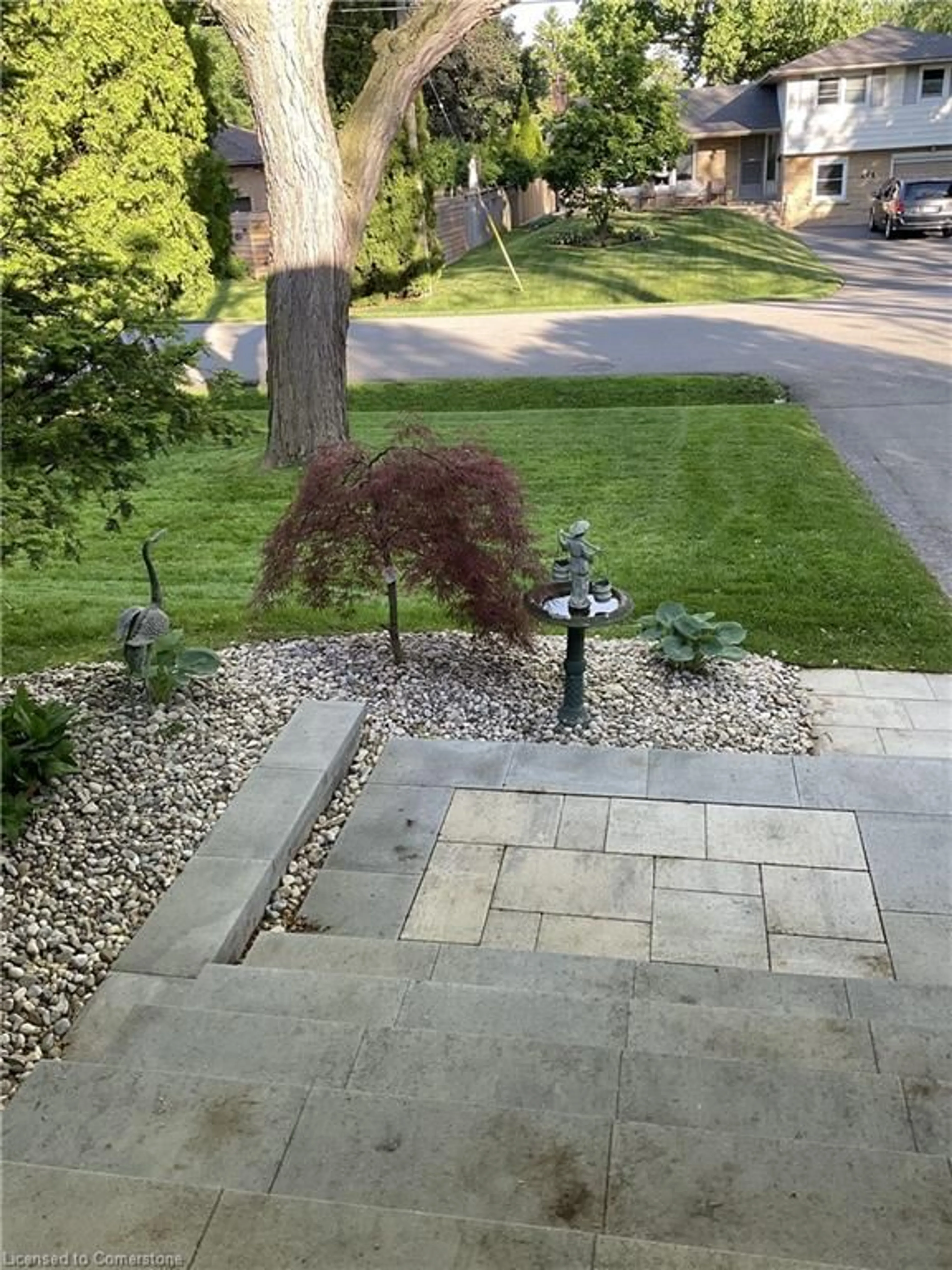 Patio, street for 665 Gayne Blvd, Burlington Ontario L7T 3W1