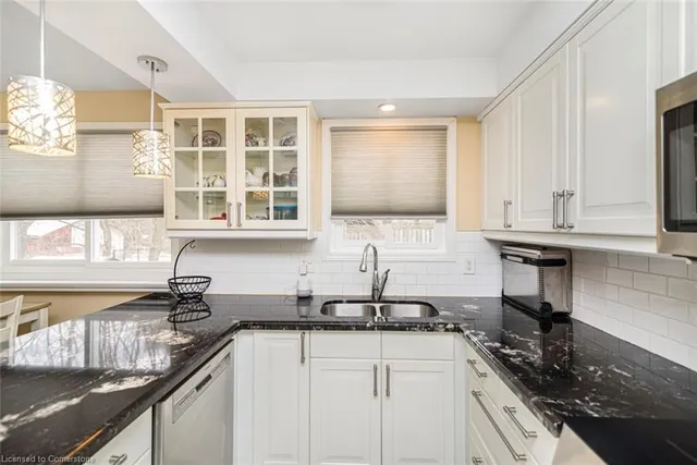 Additional property image - 647 Tomahawk Cres