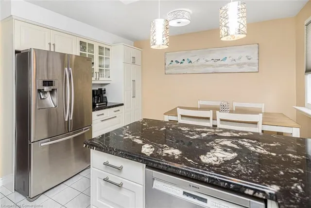 Additional property image - 647 Tomahawk Cres