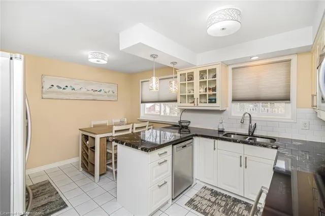 Additional property image - 647 Tomahawk Cres