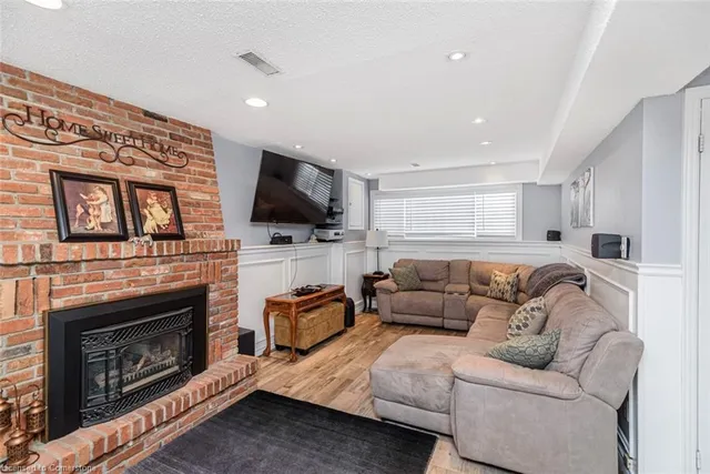 Additional property image - 647 Tomahawk Cres