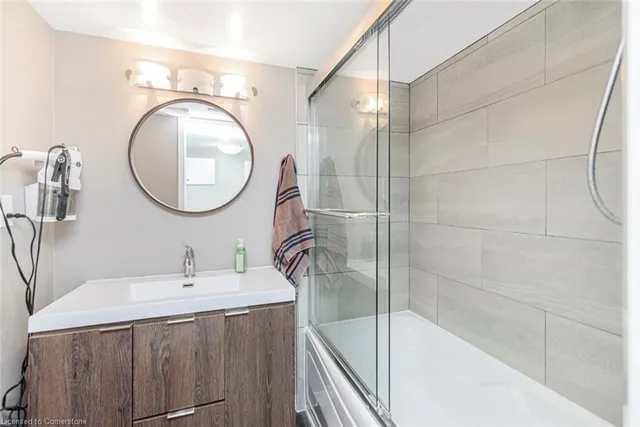 Additional property image - 647 Tomahawk Cres