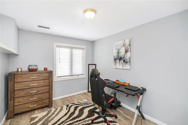 Additional property image - 647 Tomahawk Cres