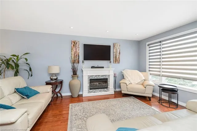 Additional property image - 647 Tomahawk Cres