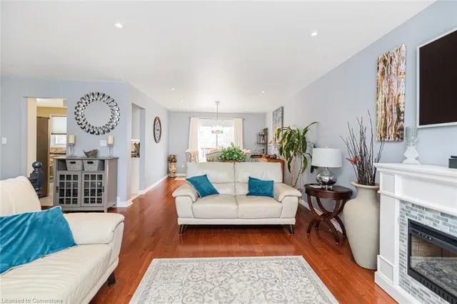 Additional property image - 647 Tomahawk Cres