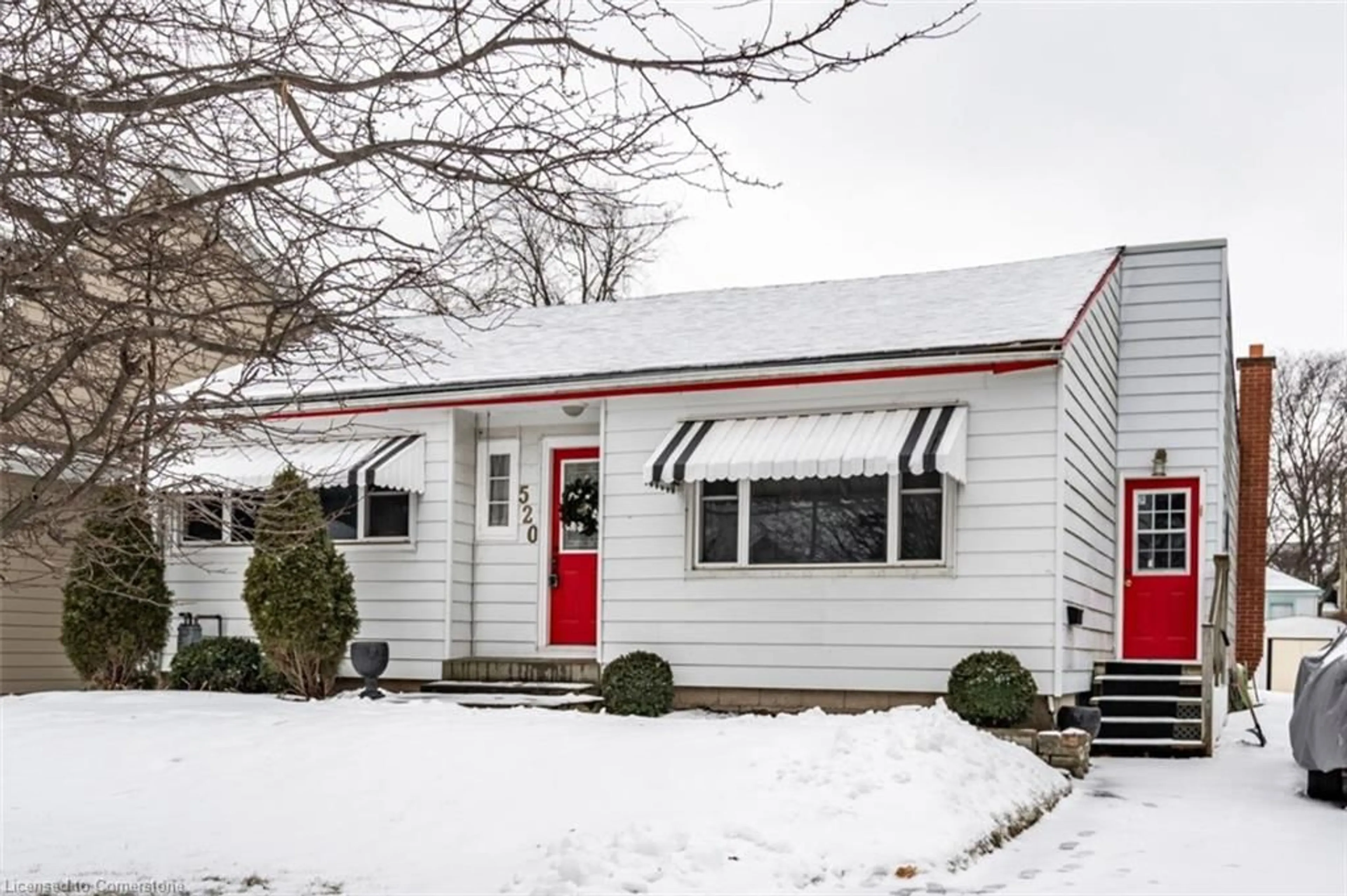 Home with vinyl exterior material, street for 520 Bridgman Ave, Burlington Ontario L7R 2V4