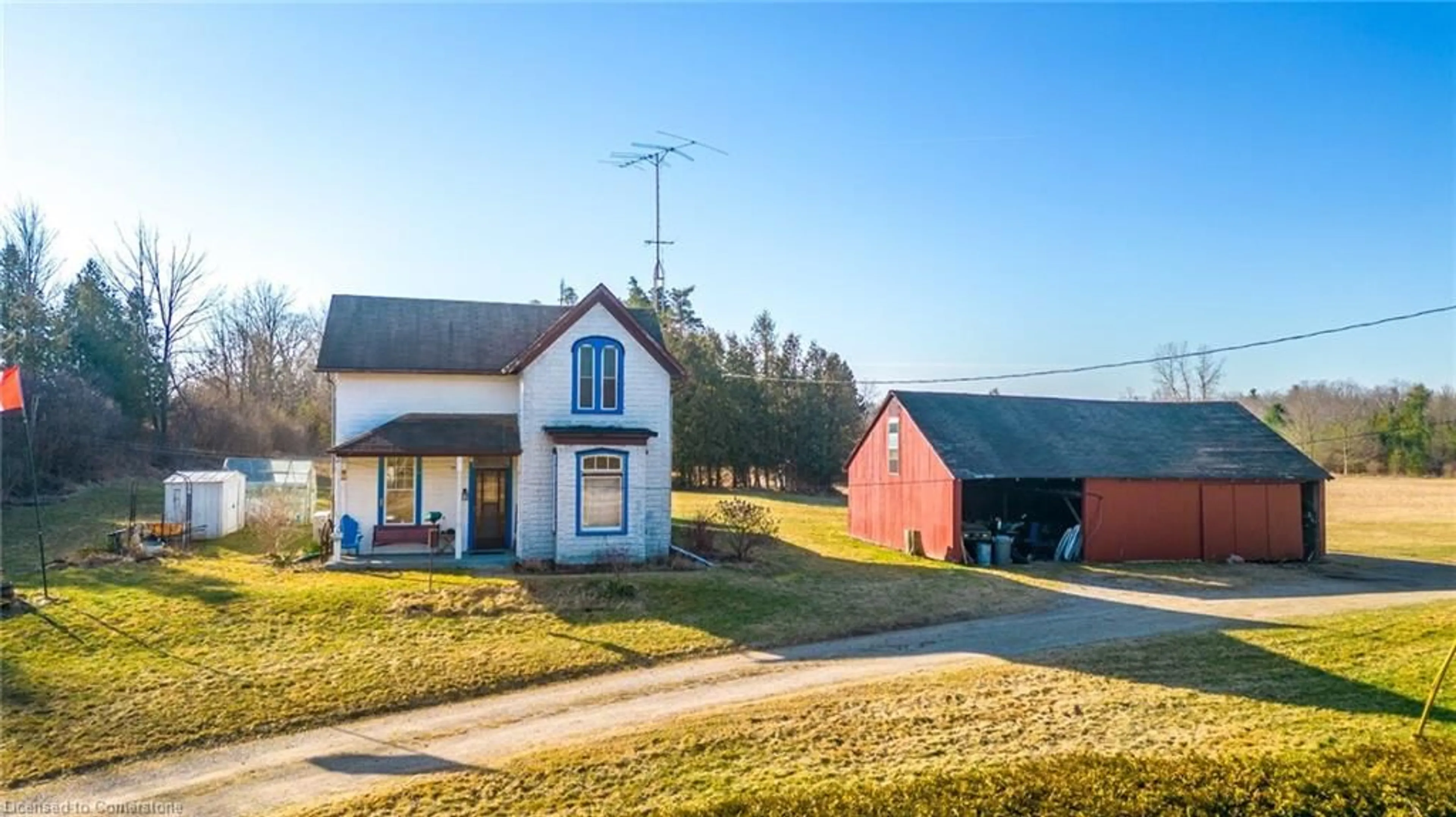 A pic from outside/outdoor area/front of a property/back of a property/a pic from drone, unknown for 962 Concession 10 Rd, Puslinch Ontario N0B 2J0