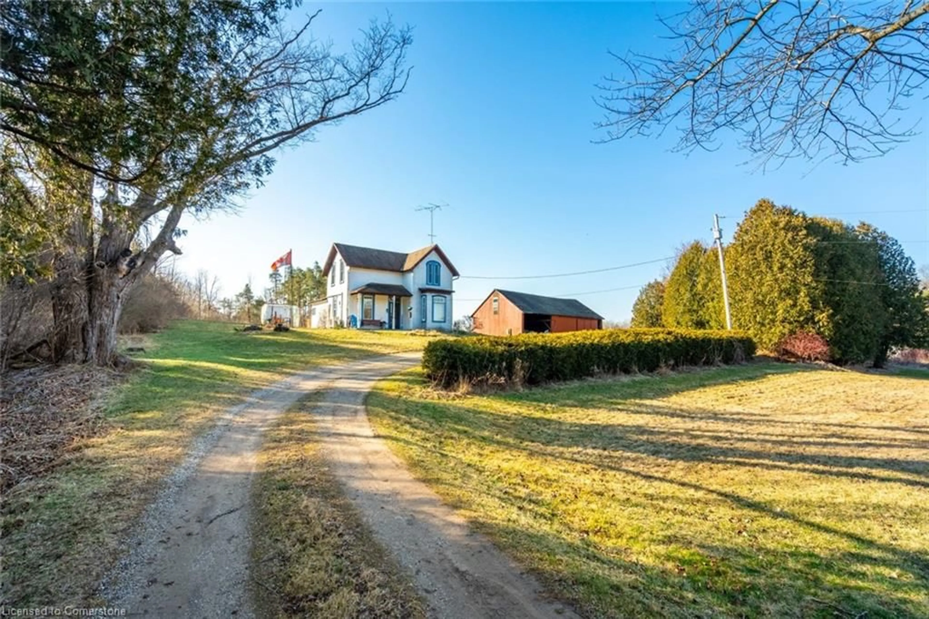 A pic from outside/outdoor area/front of a property/back of a property/a pic from drone, street for 962 Concession 10 Rd, Puslinch Ontario N0B 2J0