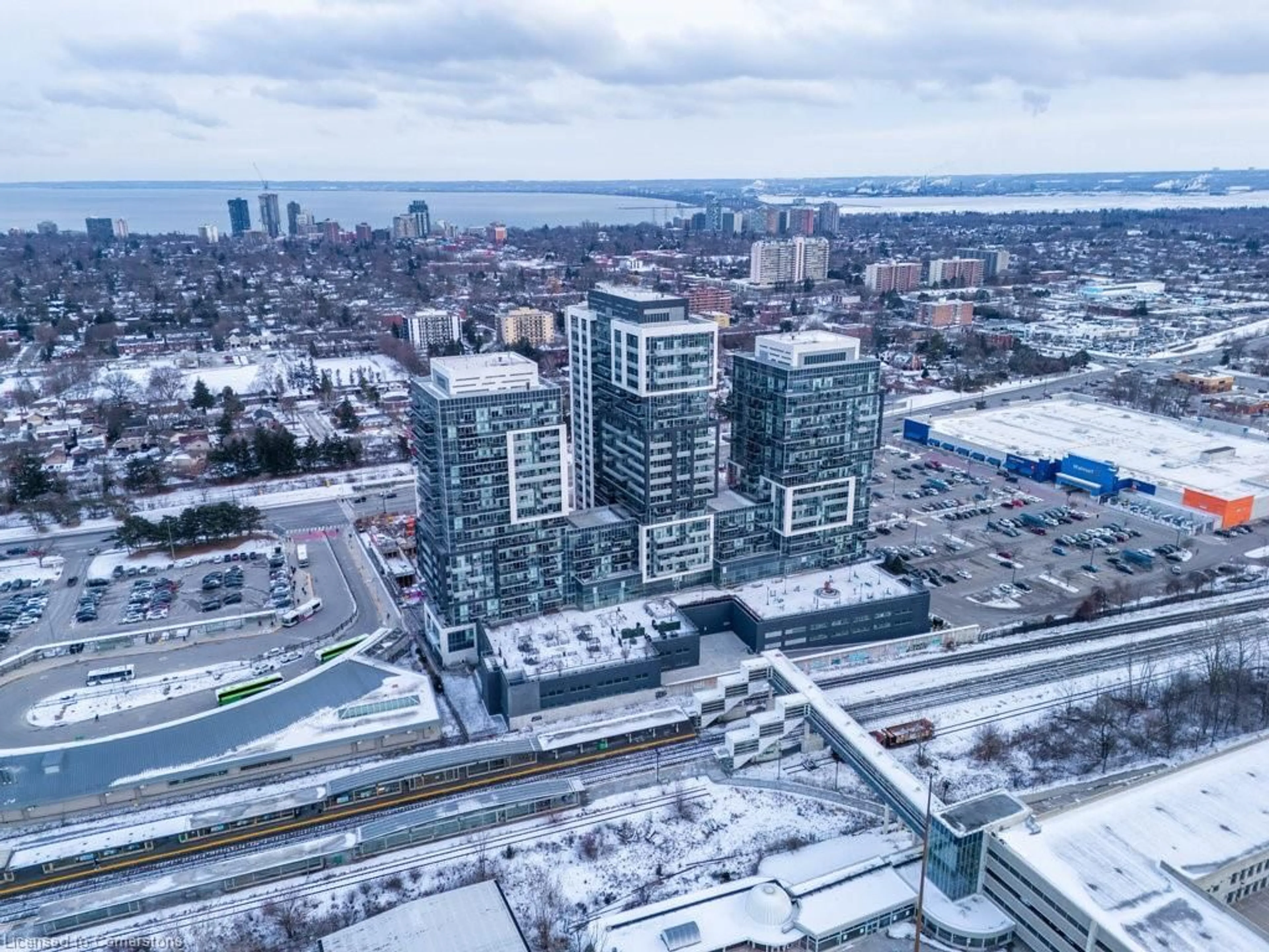 A pic from outside/outdoor area/front of a property/back of a property/a pic from drone, city buildings view from balcony for 2081 Fairview St #1901, Burlington Ontario L7R 0E4