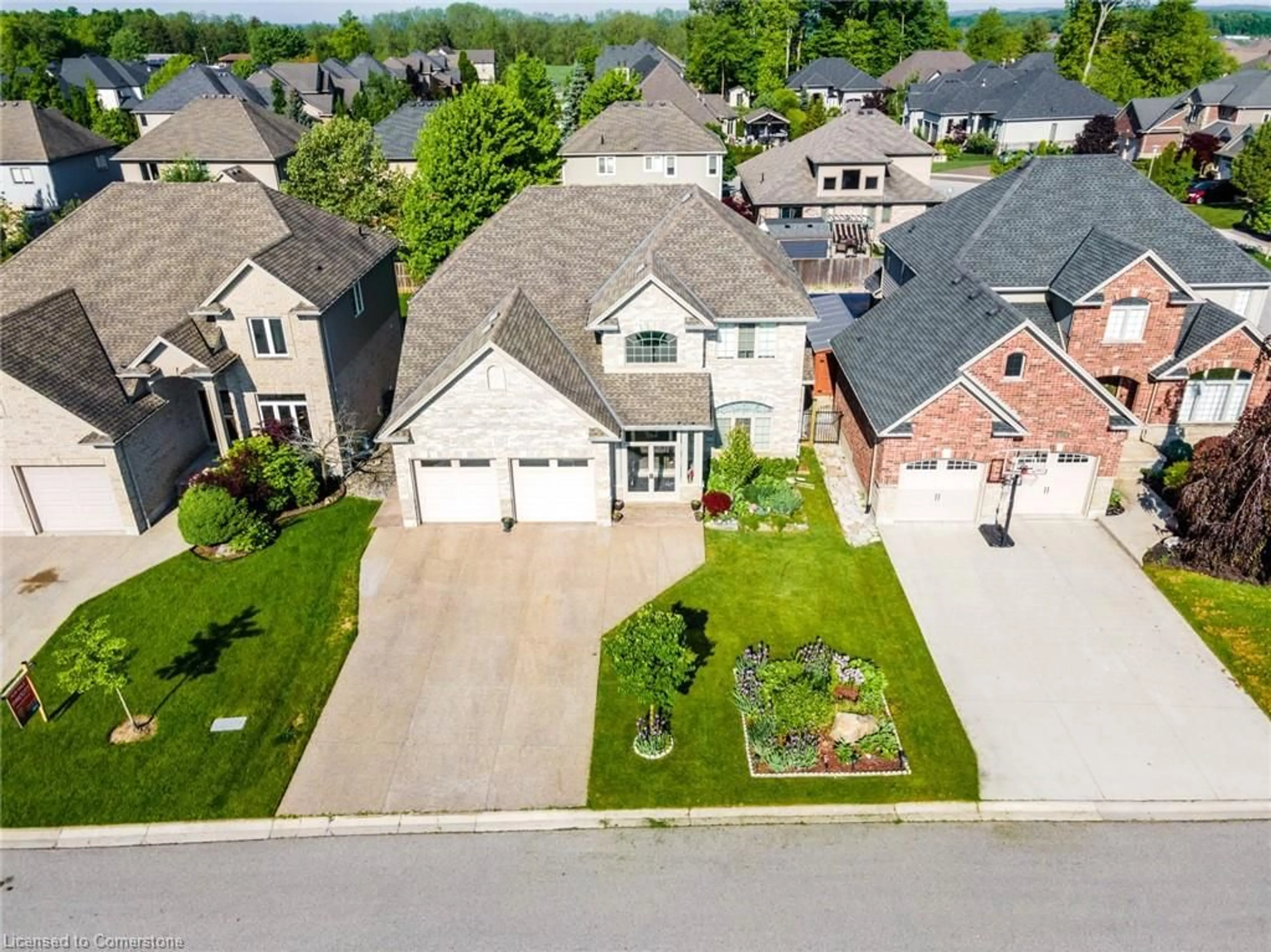 A pic from outside/outdoor area/front of a property/back of a property/a pic from drone, street for 2011 Tyson Walk, London Ontario N6K 0C4