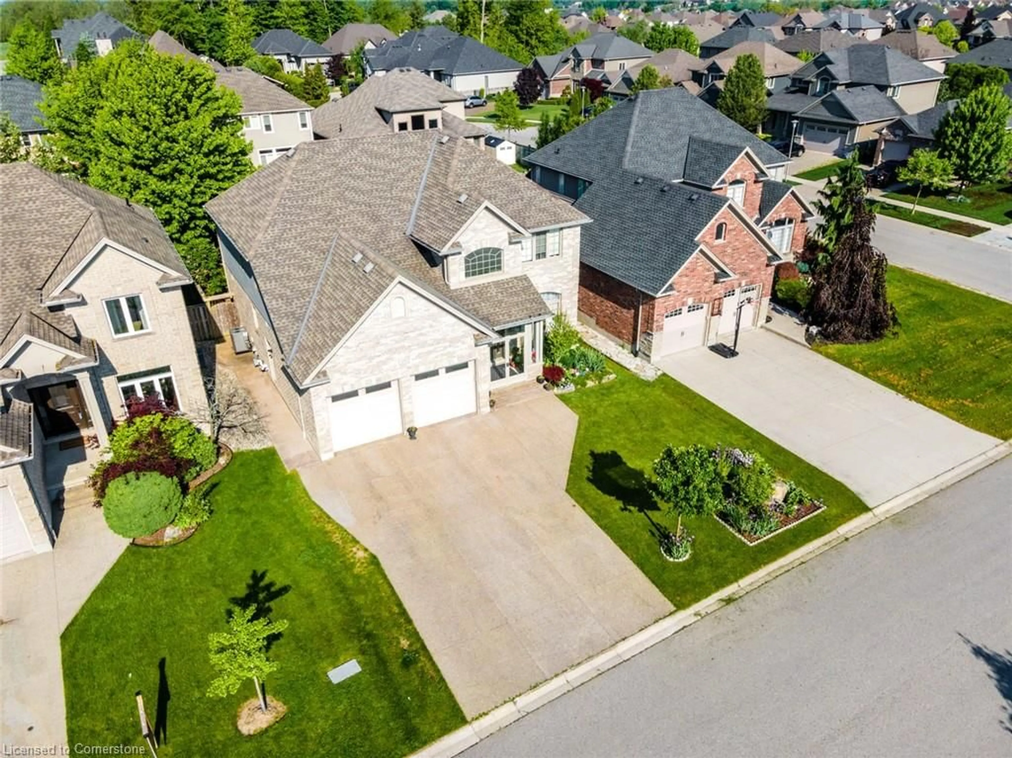 A pic from outside/outdoor area/front of a property/back of a property/a pic from drone, street for 2011 Tyson Walk, London Ontario N6K 0C4