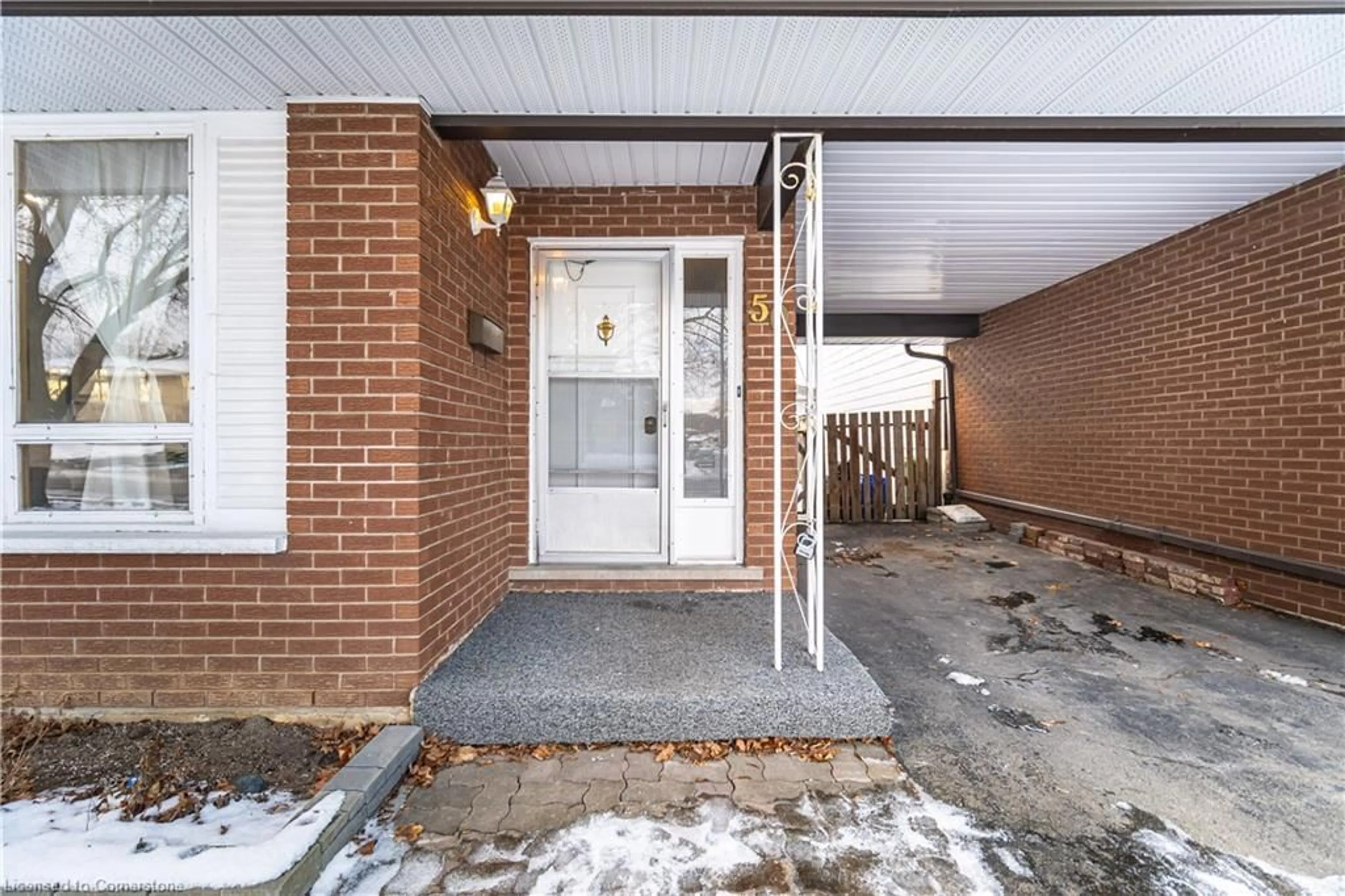 Indoor entryway for 50 Fairway Dr, Hamilton Ontario L8K 5L4