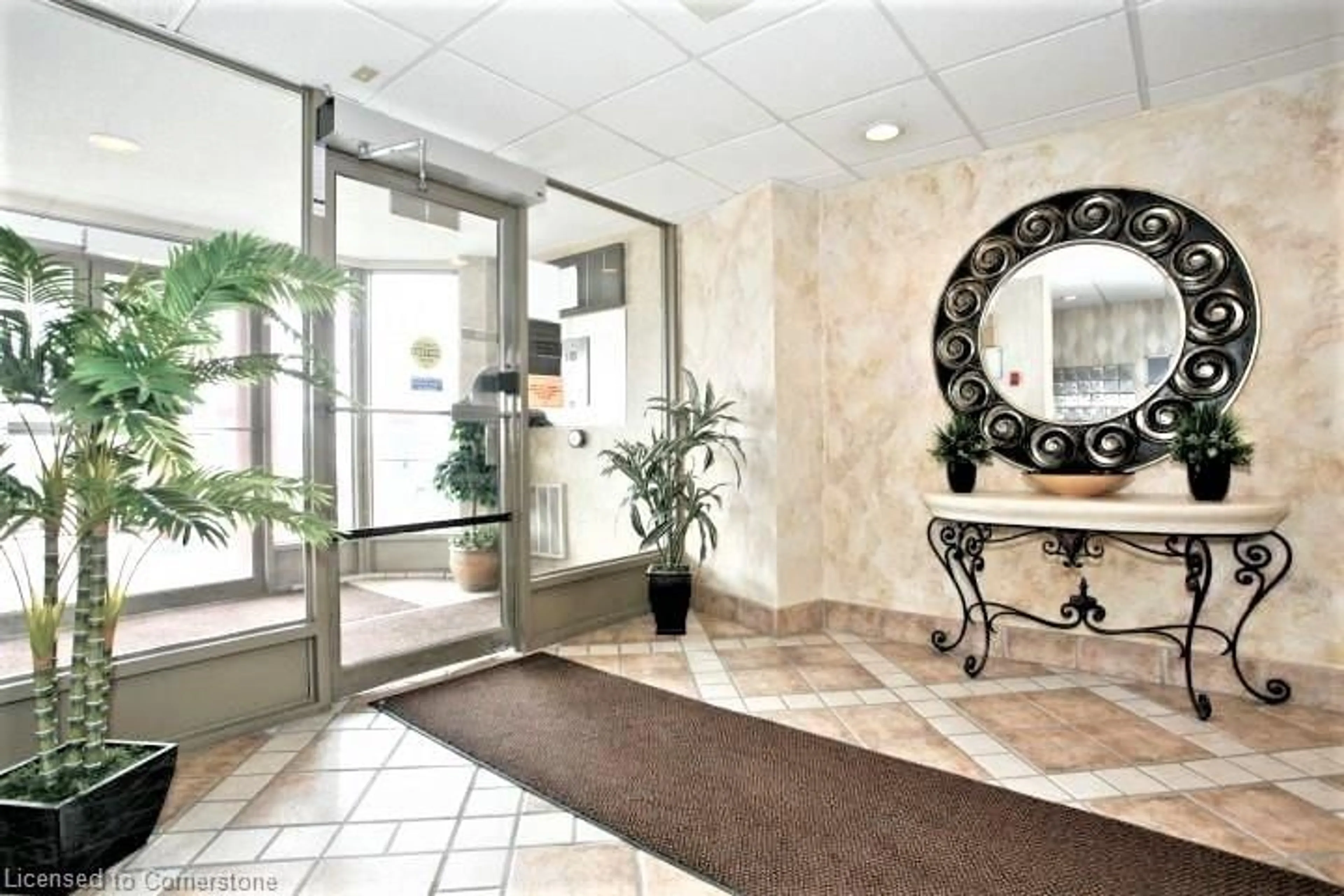 Indoor foyer for 55 Green Valley Dr #1708, Kitchener Ontario N2P 1Z6