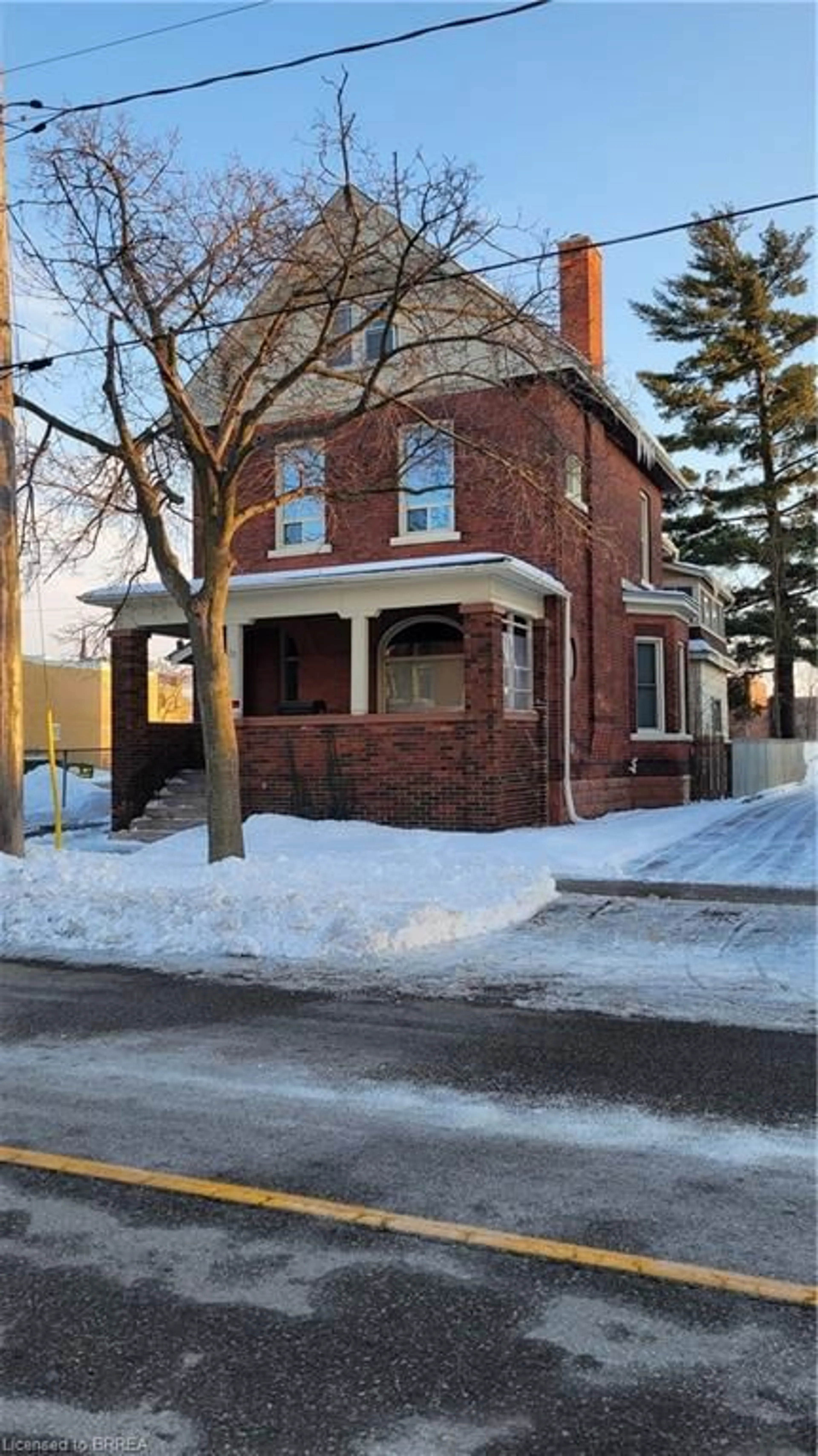 Home with brick exterior material, street for 33 Nelson St, Brantford Ontario N3T 2M7