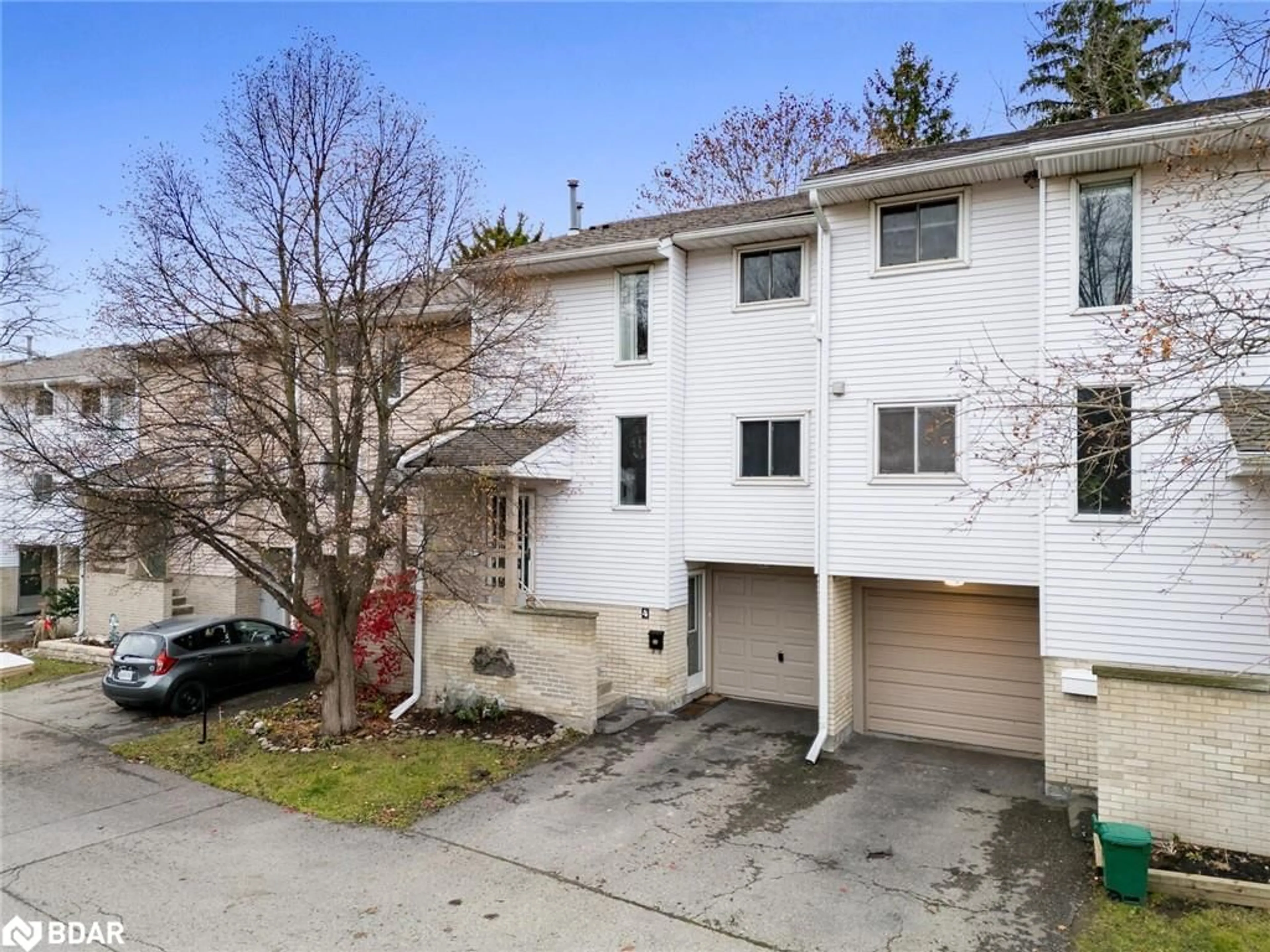 A pic from outside/outdoor area/front of a property/back of a property/a pic from drone, street for 4 Lynden Cir, Georgetown Ontario L7G 4Y8