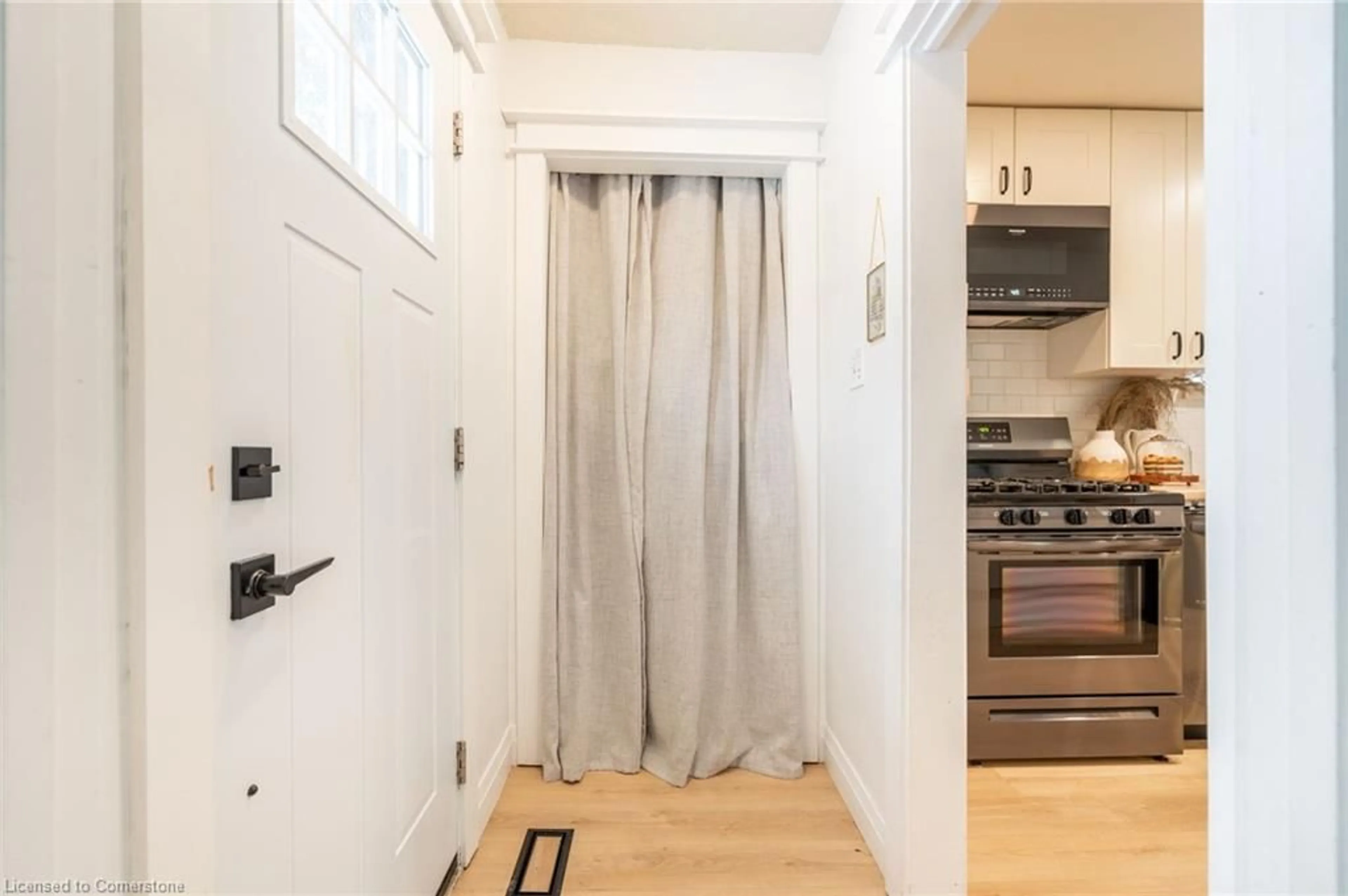 Indoor entryway for 351 Queensdale Ave, Hamilton Ontario L9A 1L5