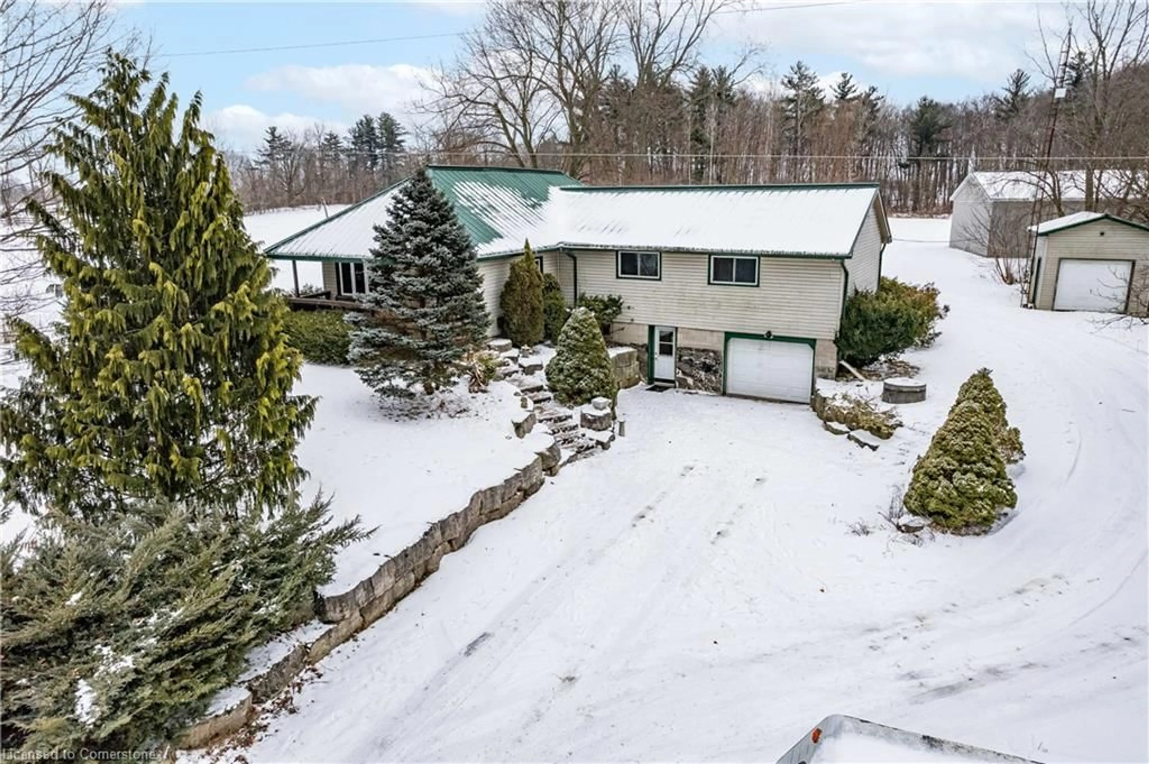 A pic from outside/outdoor area/front of a property/back of a property/a pic from drone, unknown for 2038 2nd Con Road West, Lynden Ontario L0R 1T0