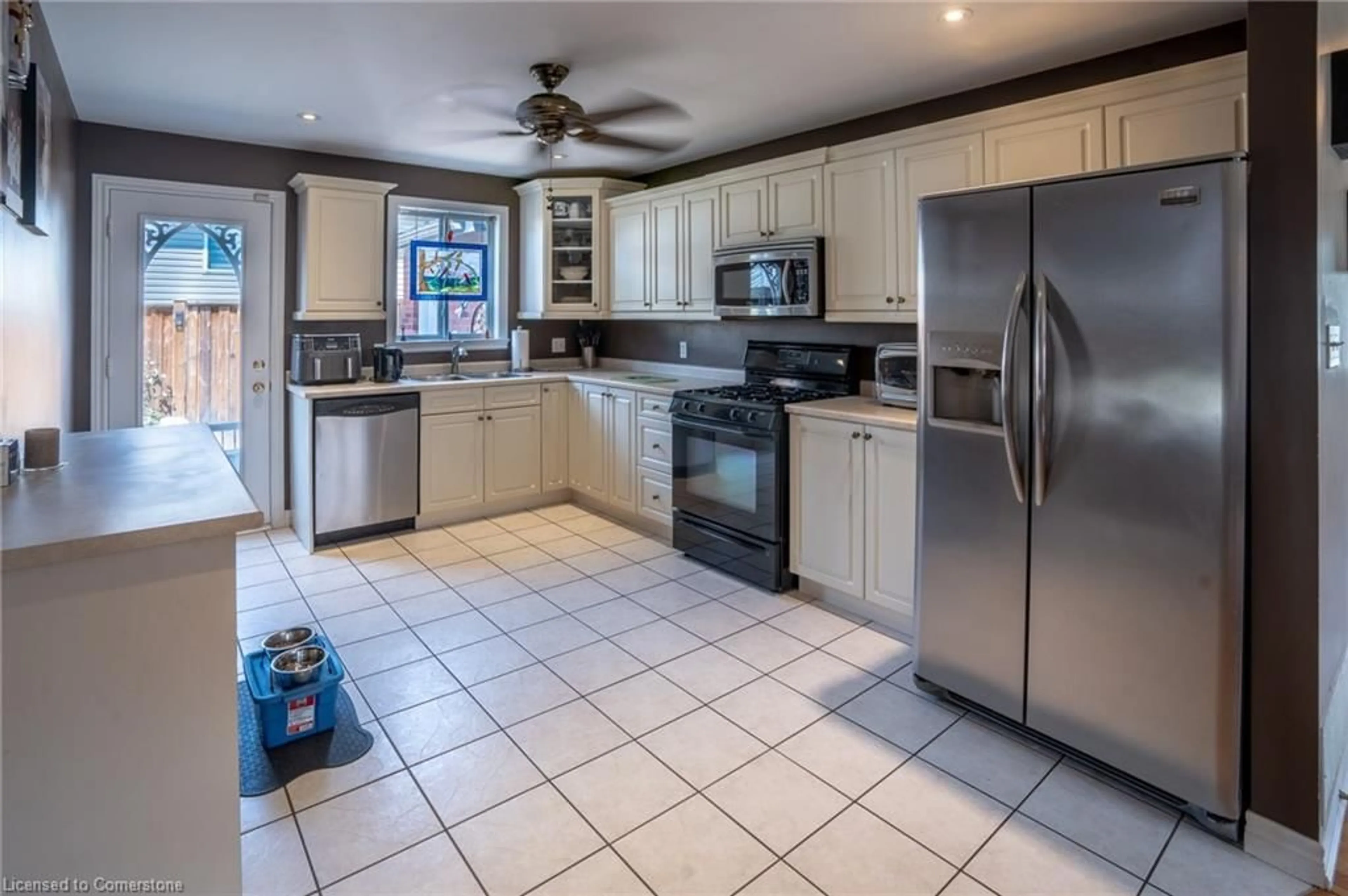 Open concept kitchen, ceramic/tile floor for 23 Mapleview Dr, Hagersville Ontario N0A 1H0