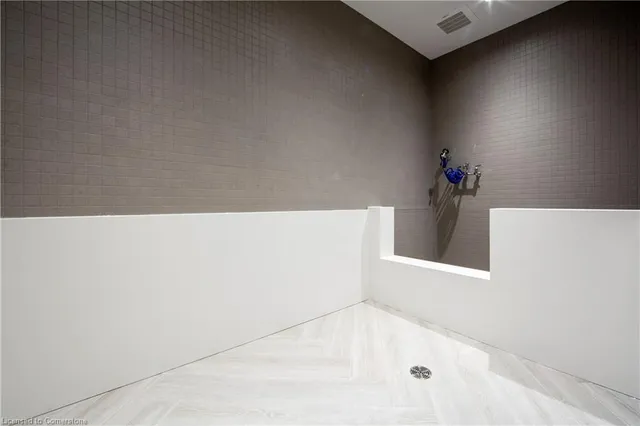 Additional property image - 1285 Queen St Unit 514