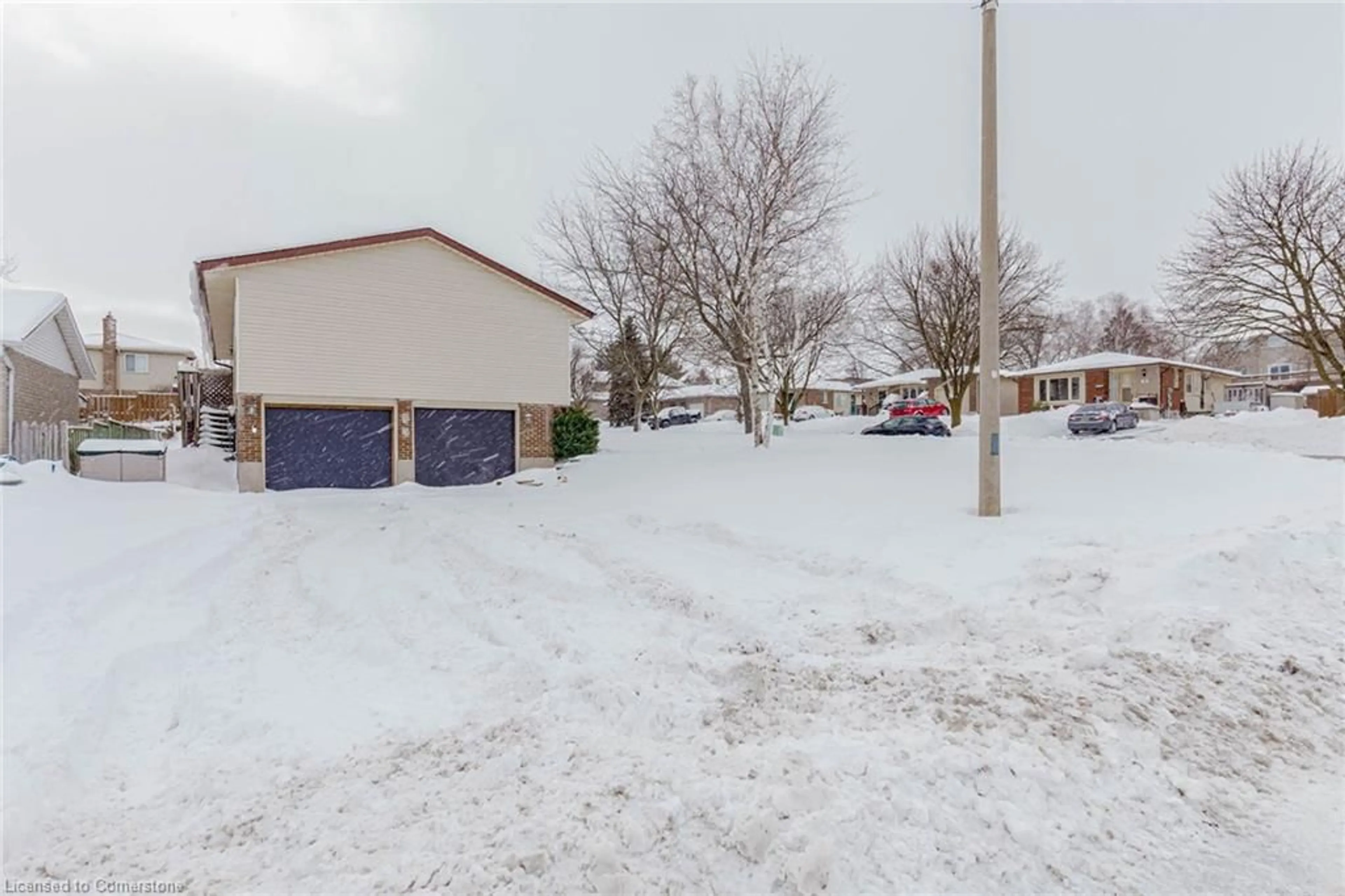 A pic from outside/outdoor area/front of a property/back of a property/a pic from drone, street for 85 High Acres Cres, Kitchener Ontario N2N 2S3