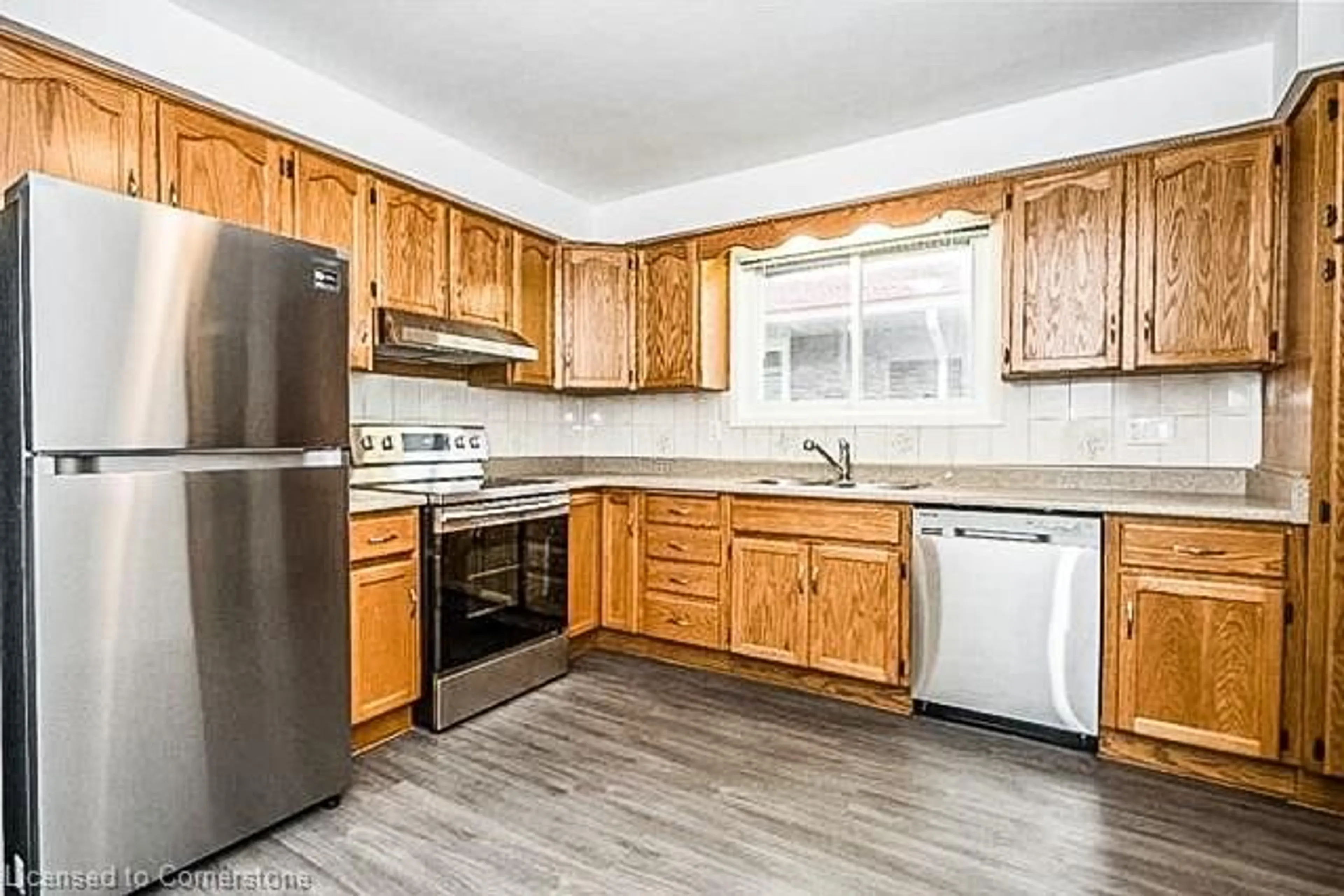 Standard kitchen, wood/laminate floor for 698 West 5th St, Hamilton Ontario L9C 3R2